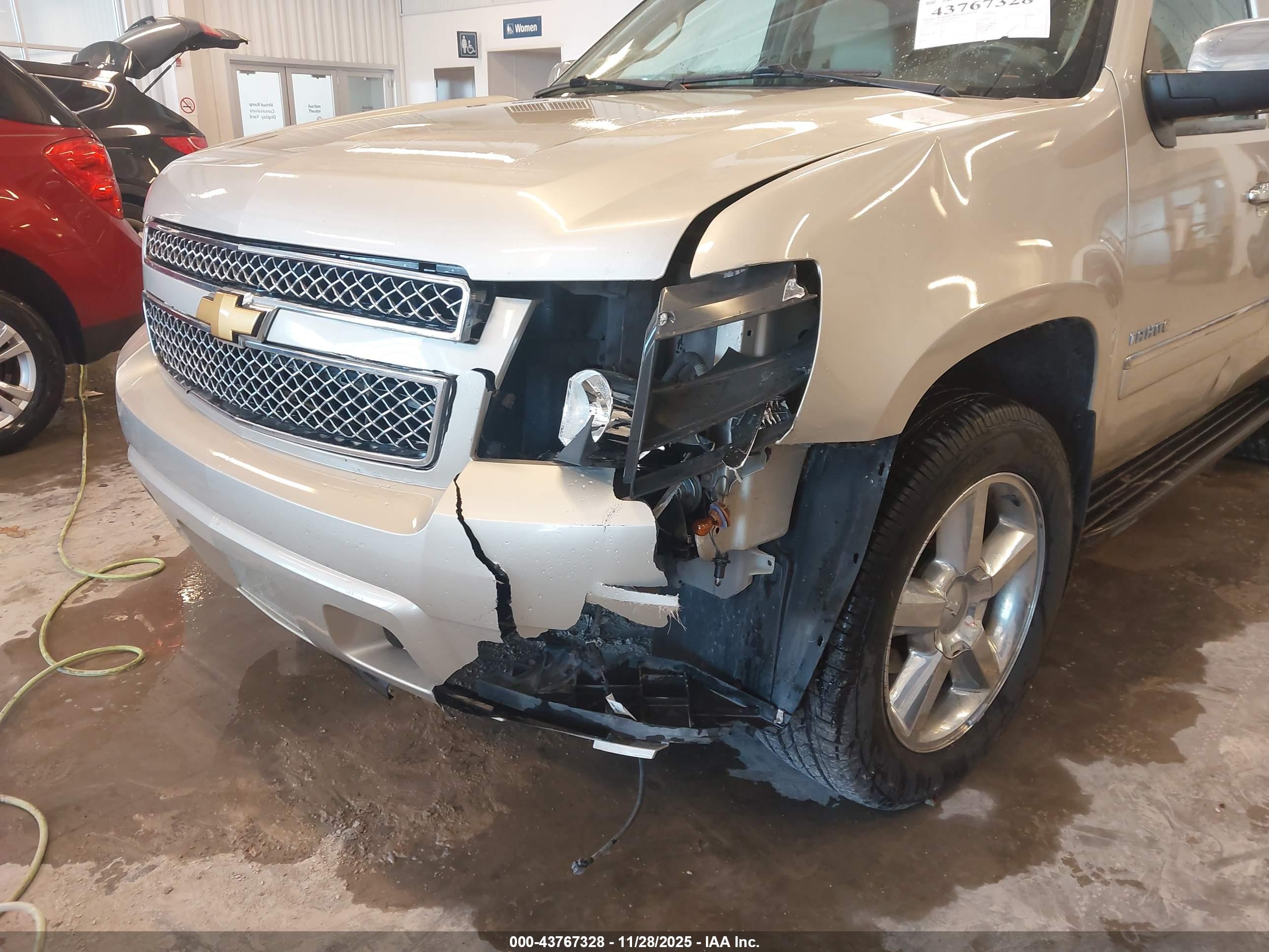 CHEVROLET TAHOE image 6