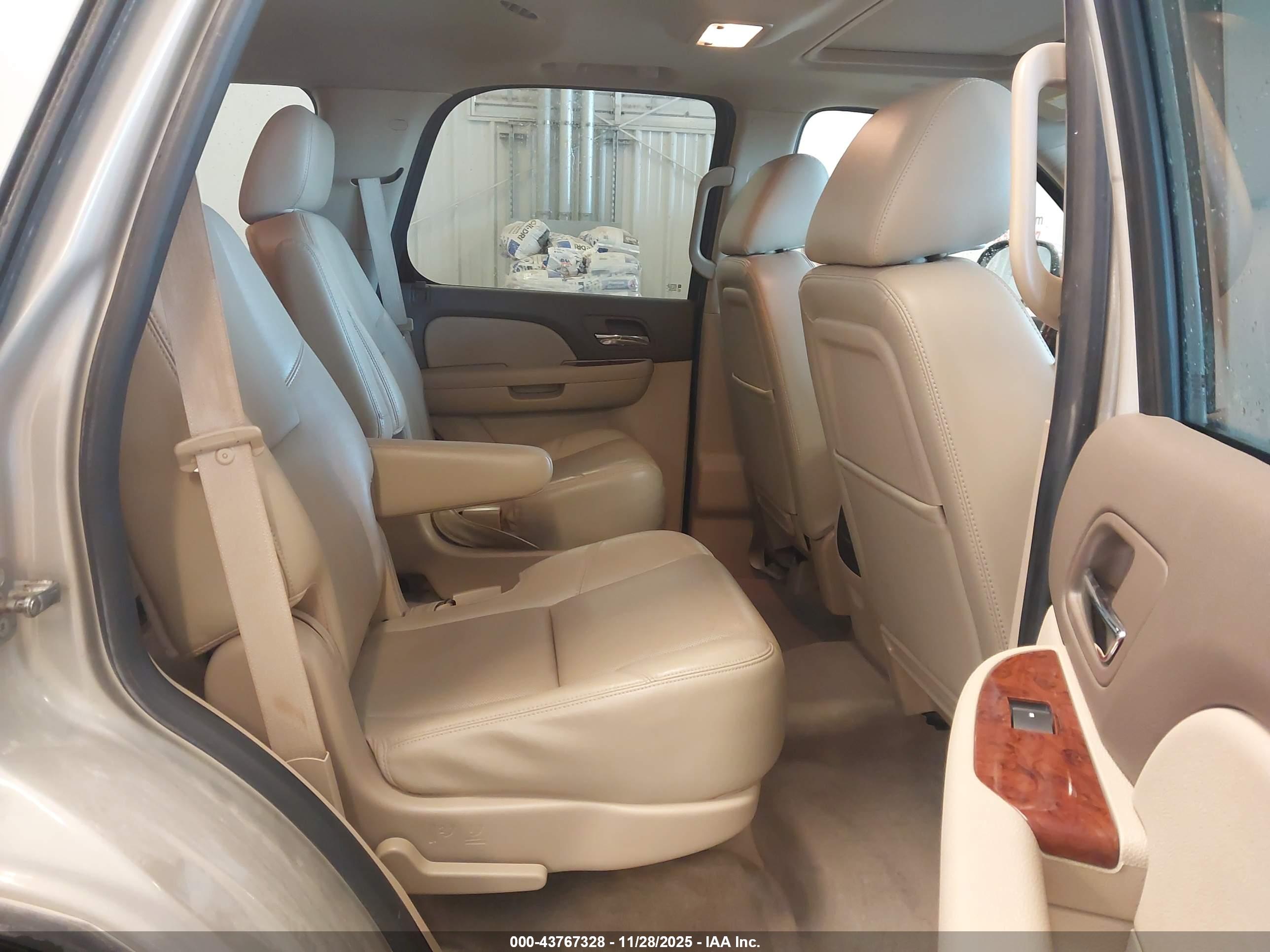 CHEVROLET TAHOE image 8