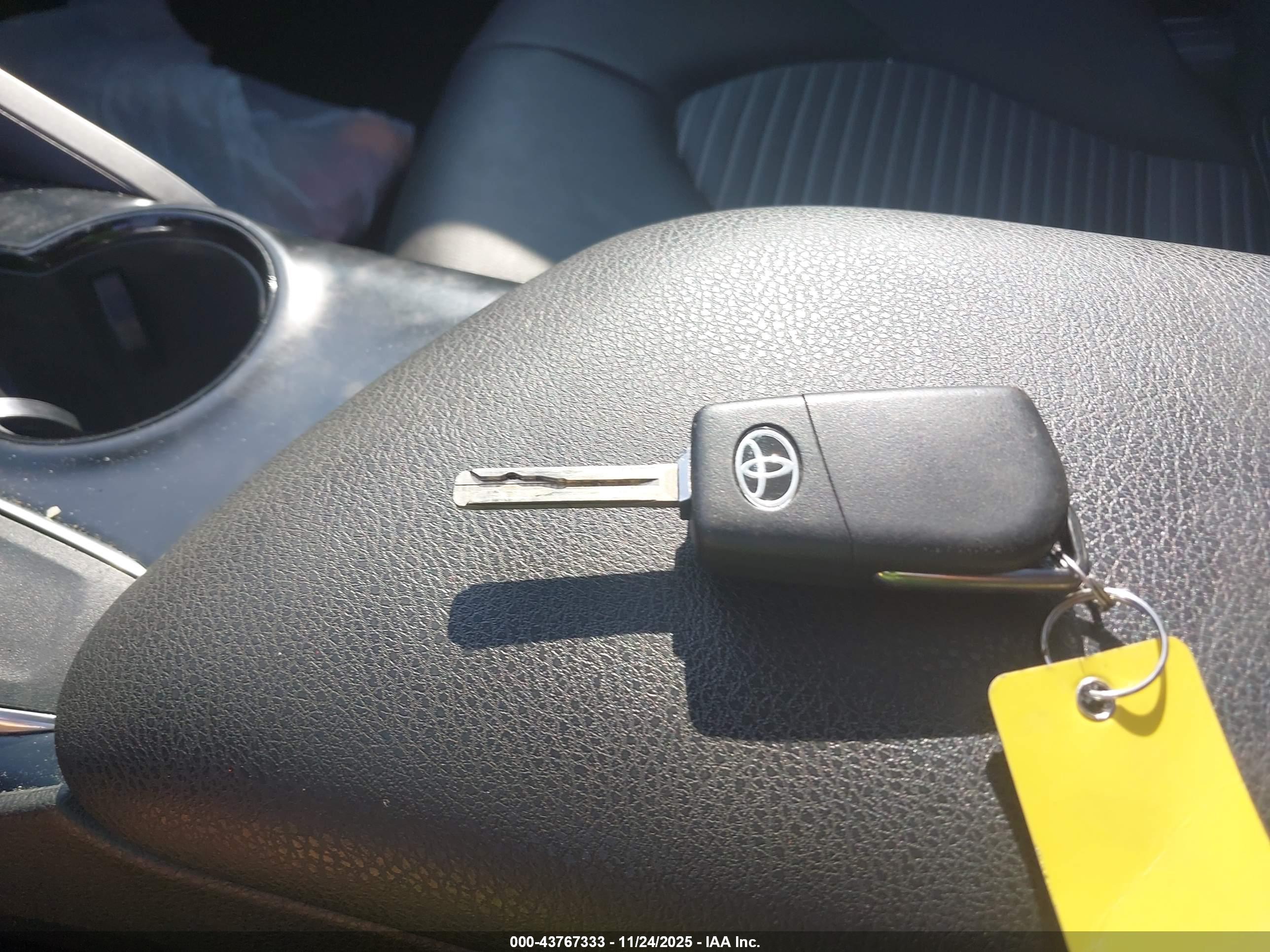TOYOTA CAMRY image 11