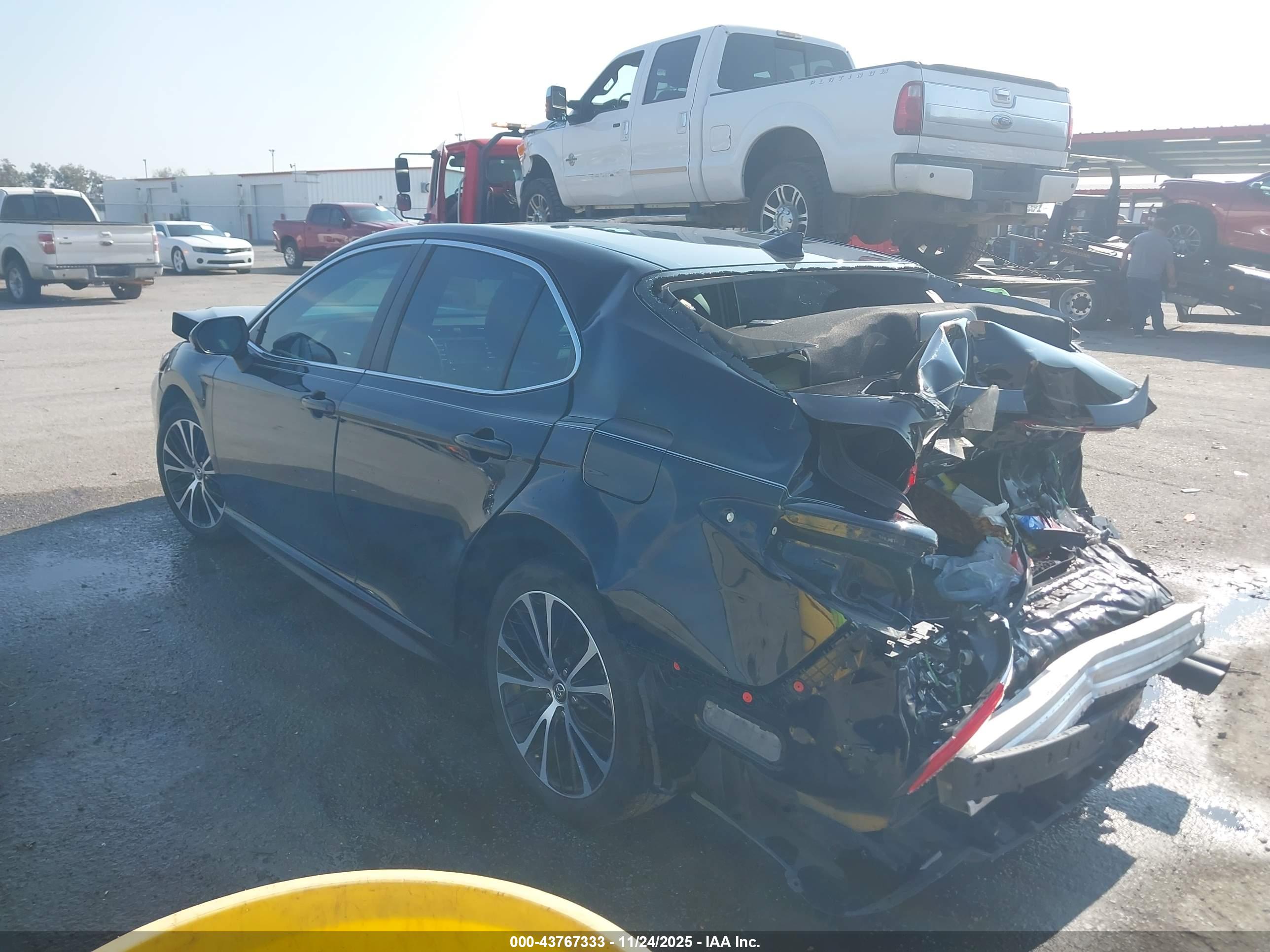 TOYOTA CAMRY image 3