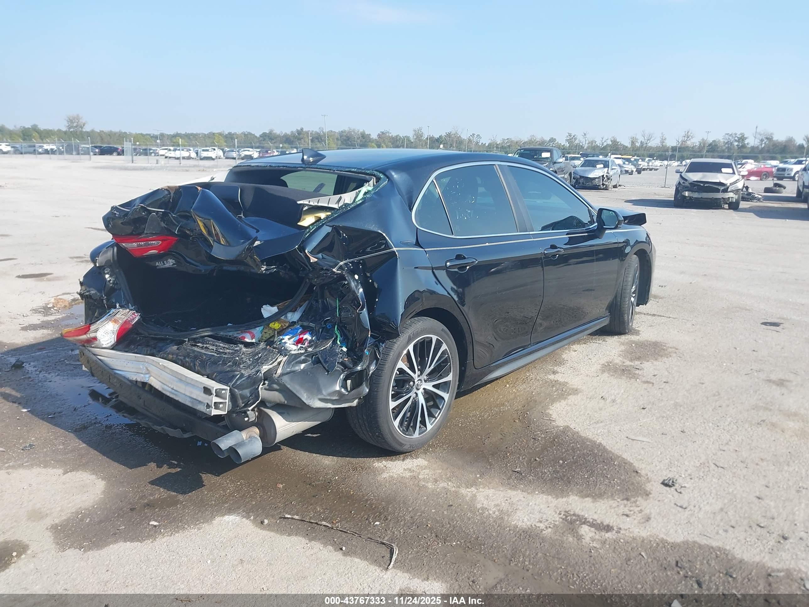 TOYOTA CAMRY image 4