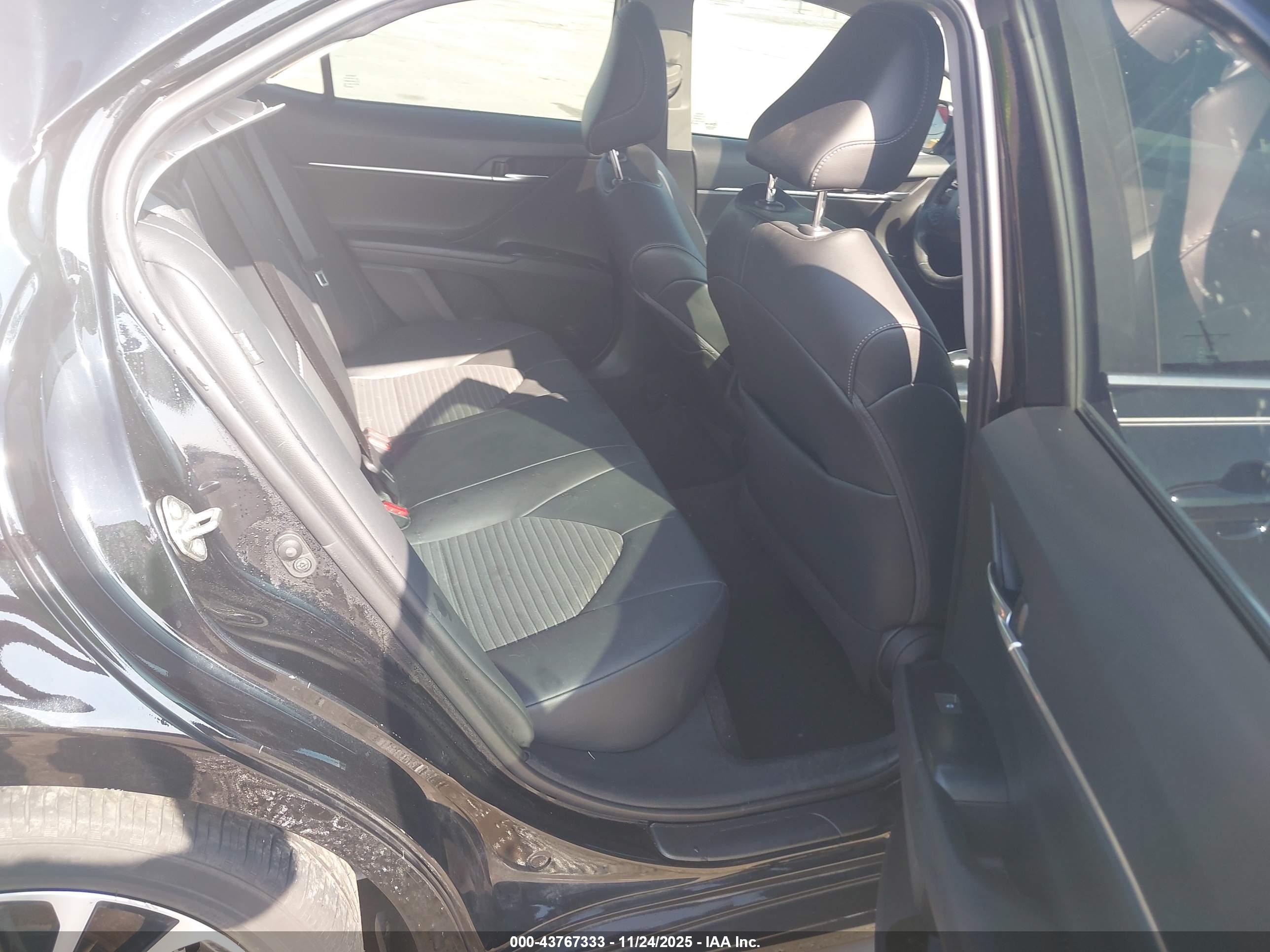 TOYOTA CAMRY image 8
