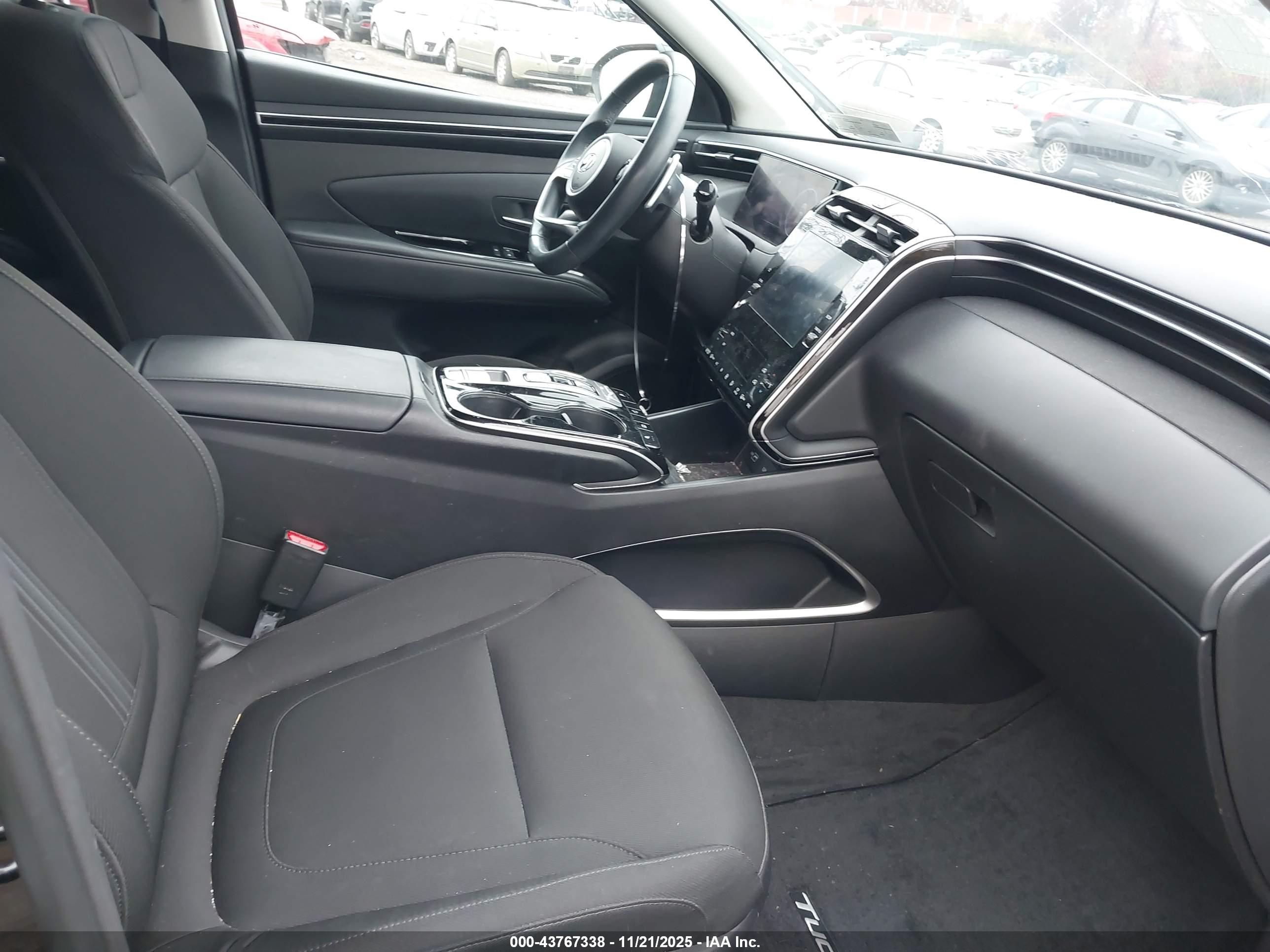 HYUNDAI TUCSON image 5
