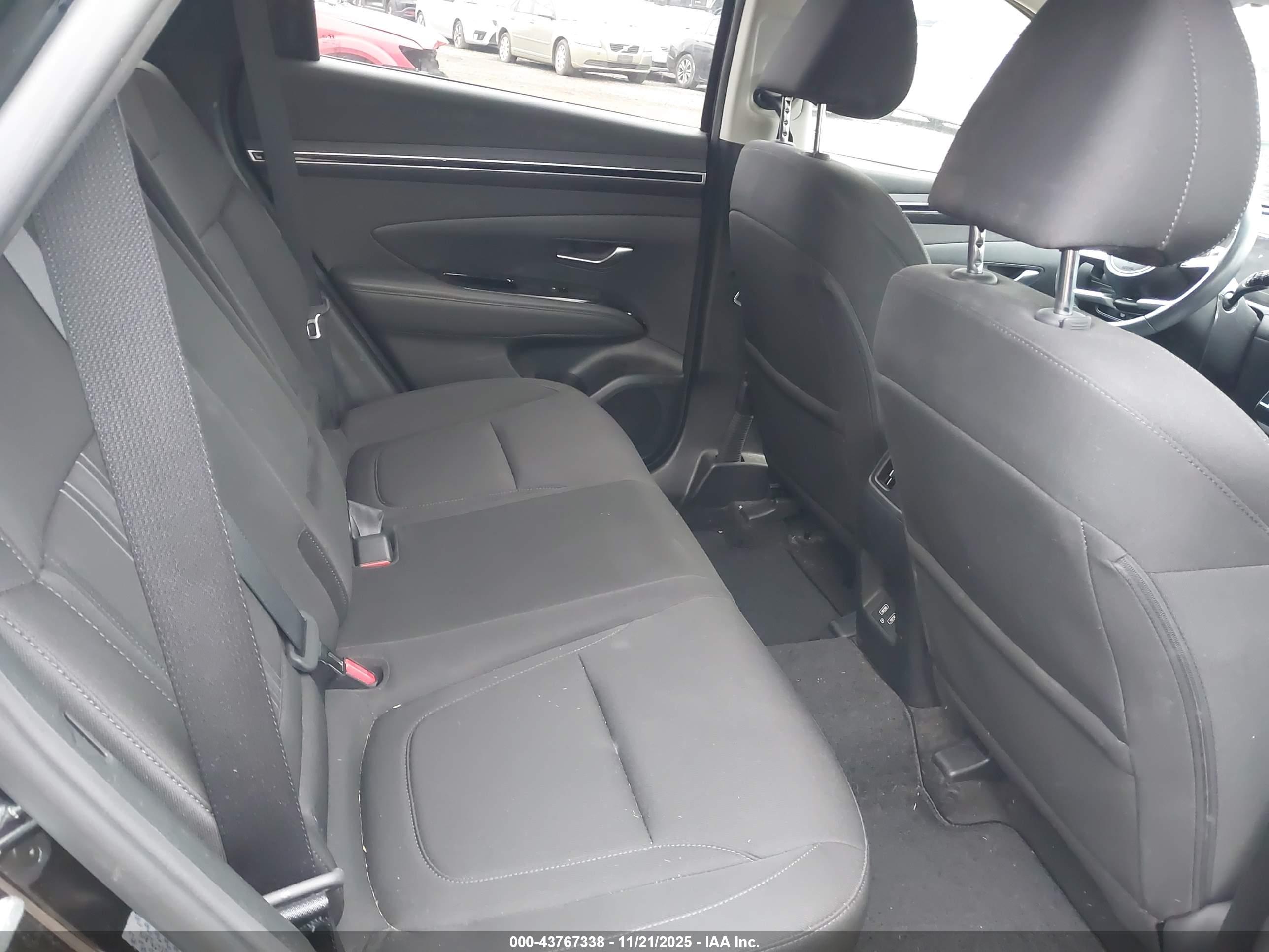 HYUNDAI TUCSON image 8