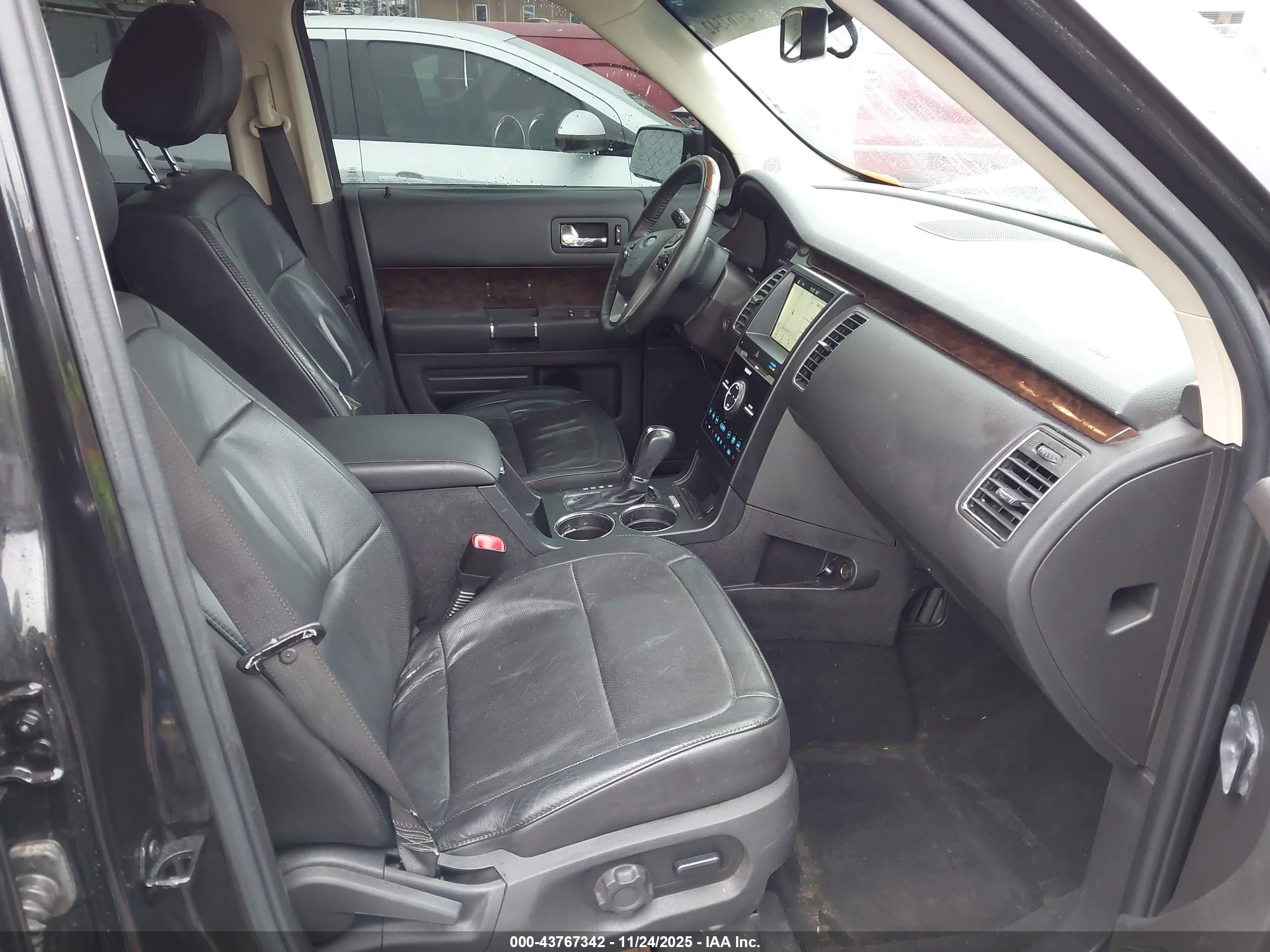 FORD FLEX image 5