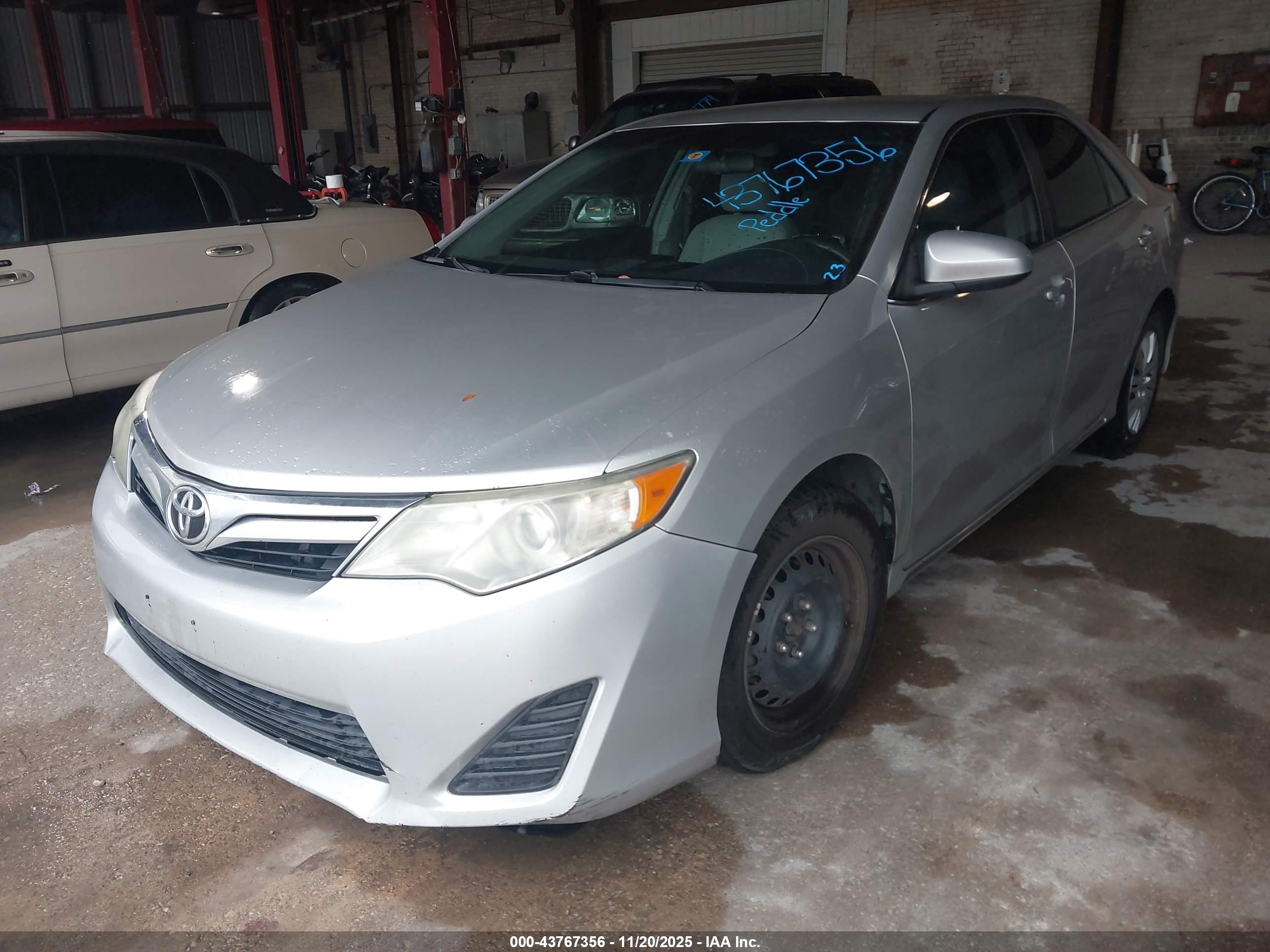TOYOTA CAMRY image 2