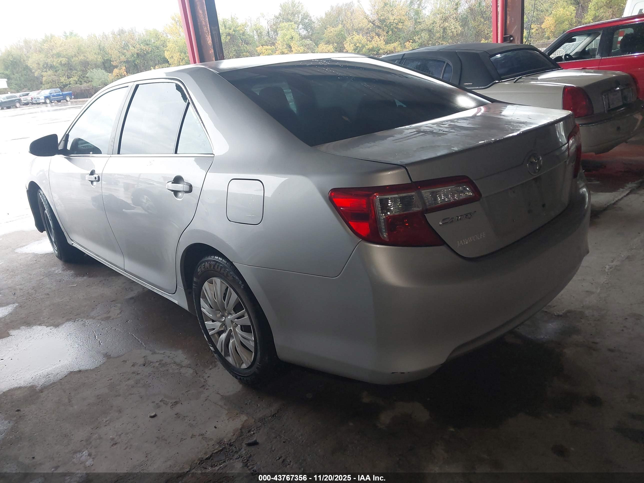 TOYOTA CAMRY image 3