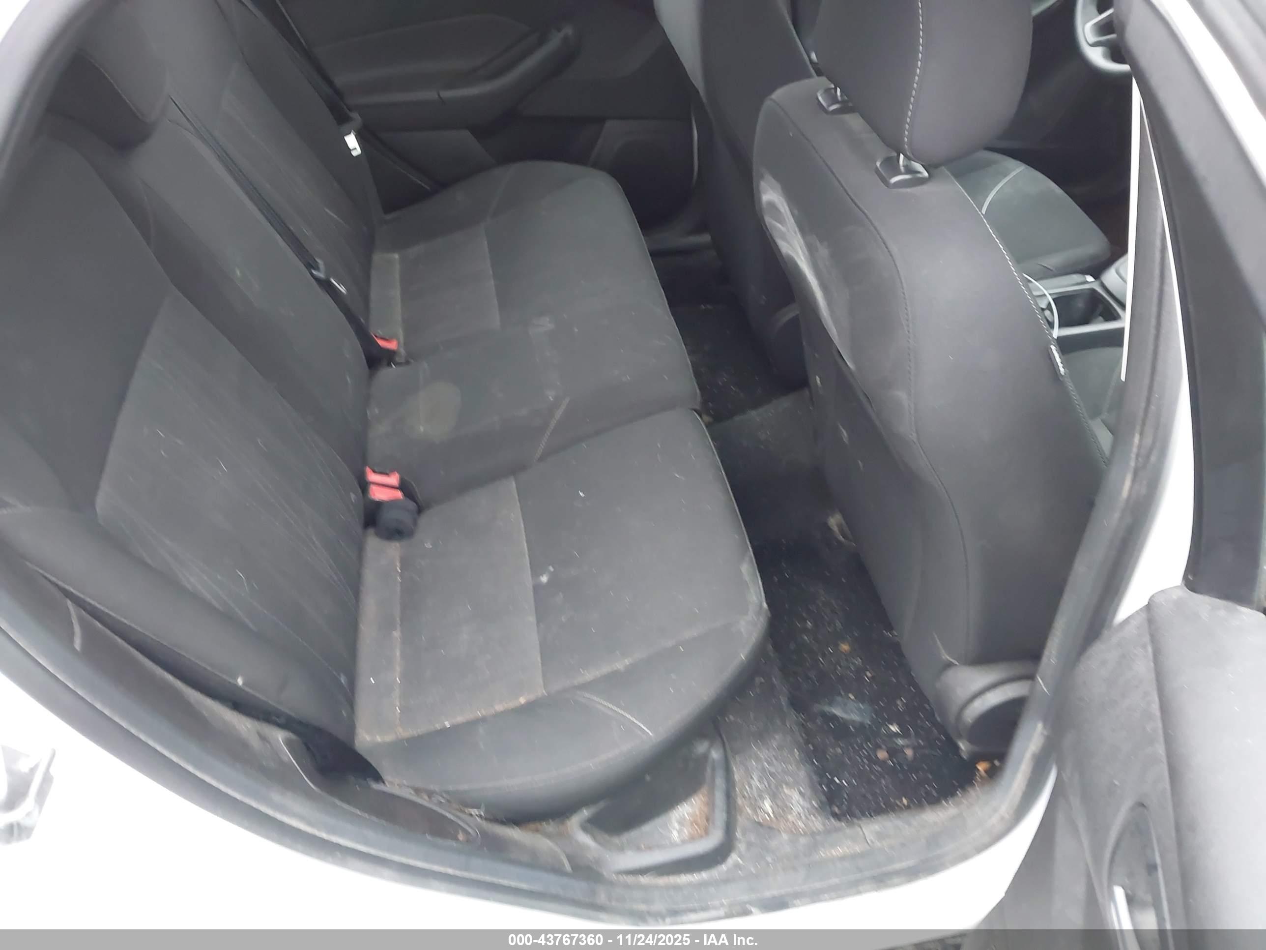 FORD FOCUS image 8