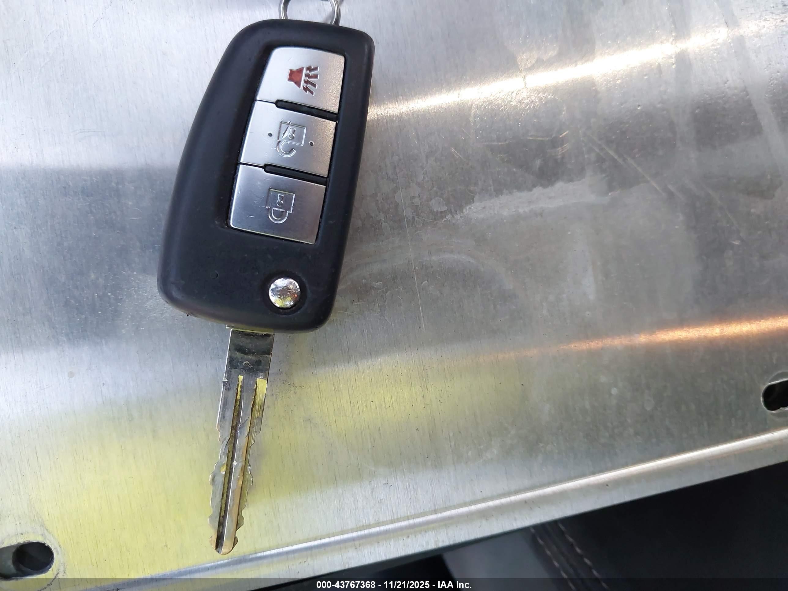 NISSAN ROGUE image 11