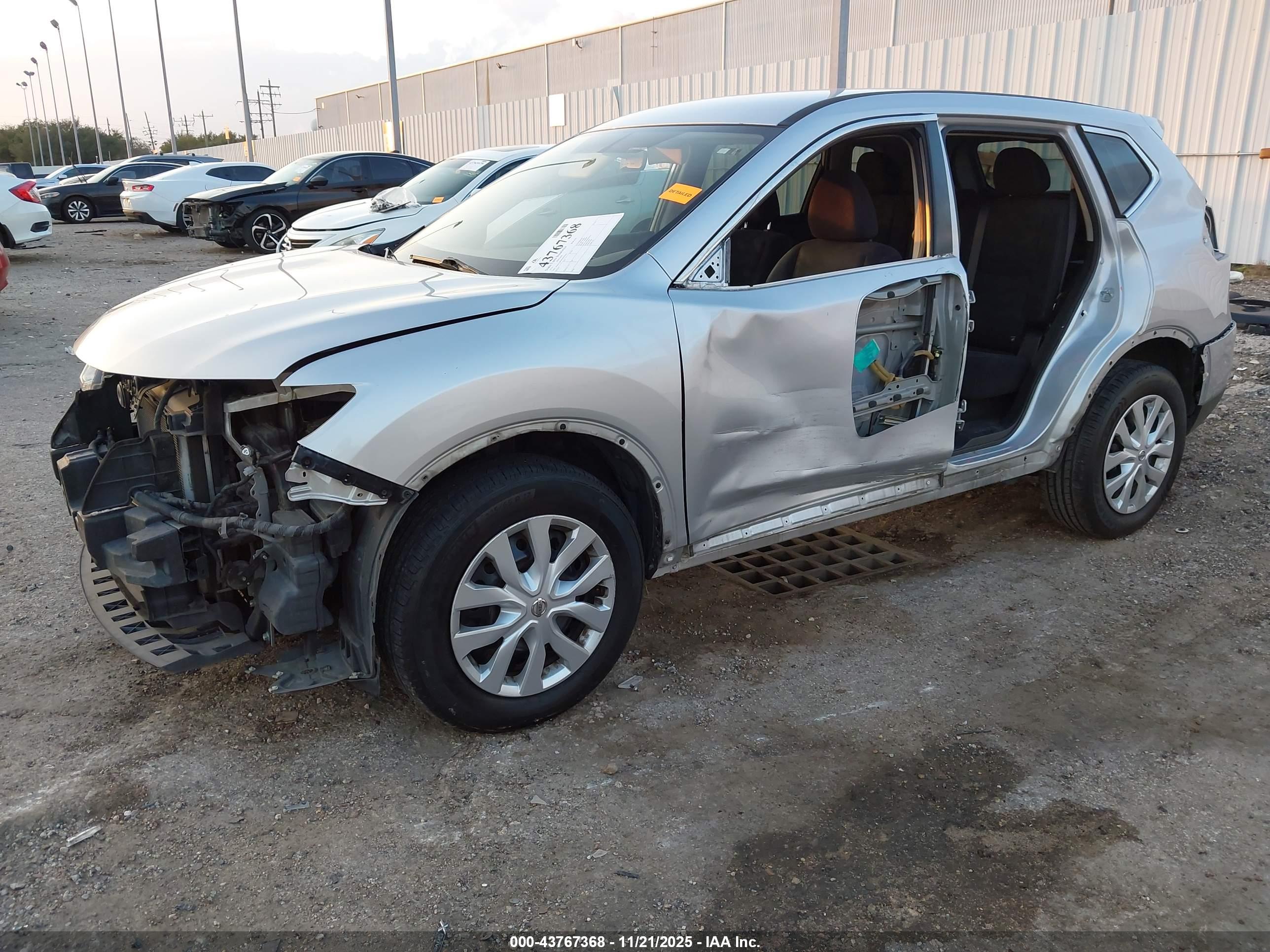 NISSAN ROGUE image 2