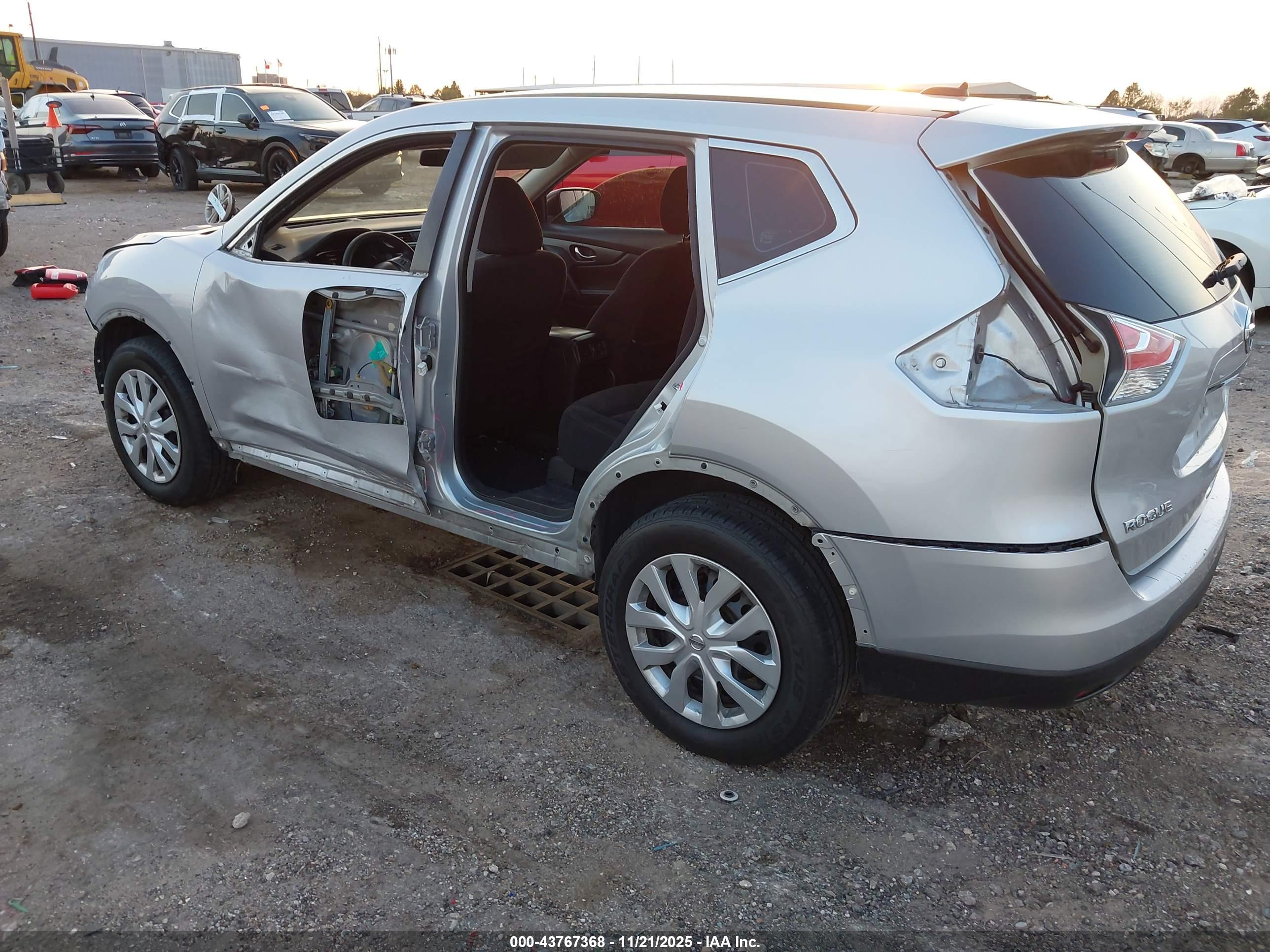 NISSAN ROGUE image 3