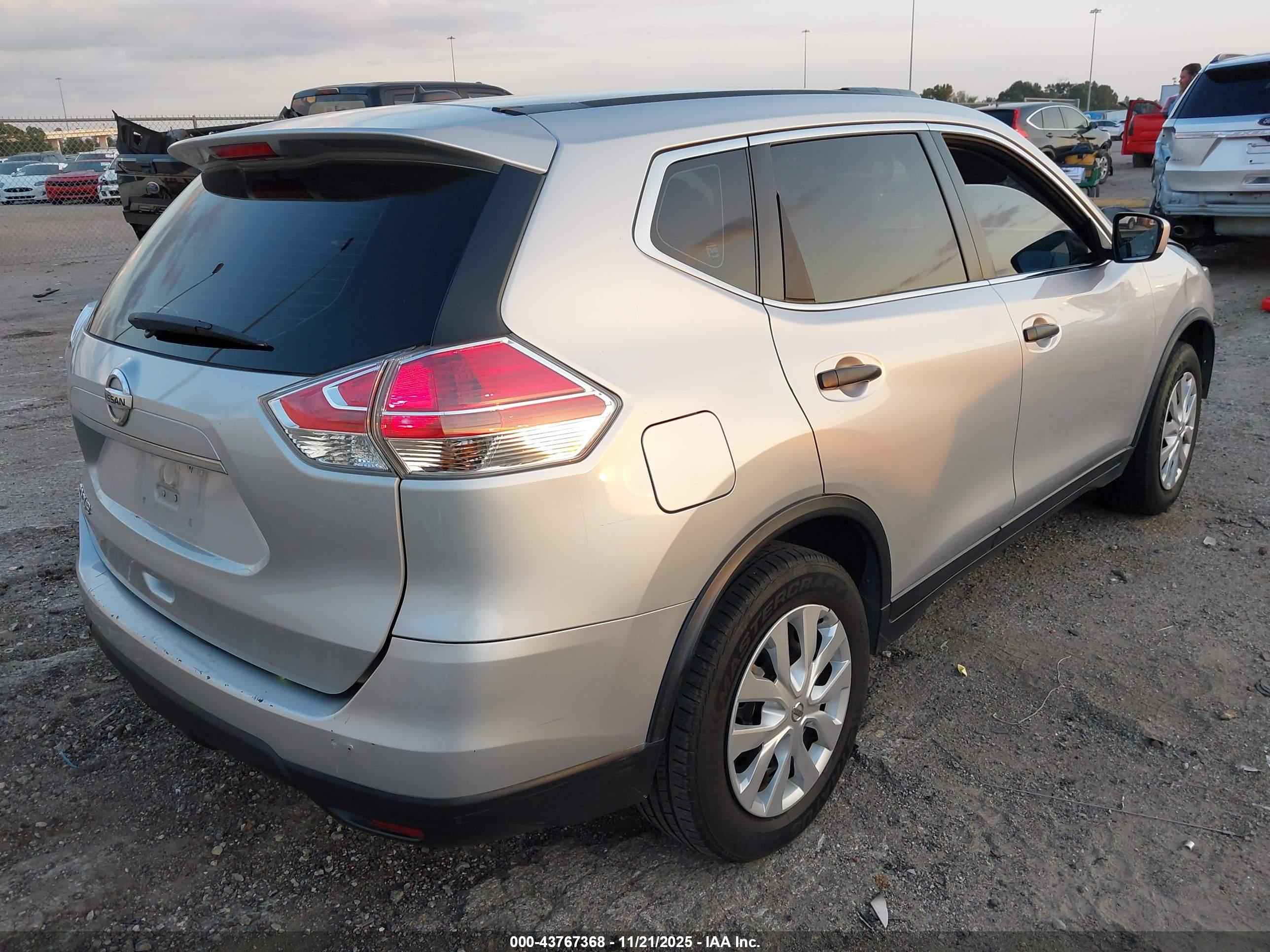 NISSAN ROGUE image 4