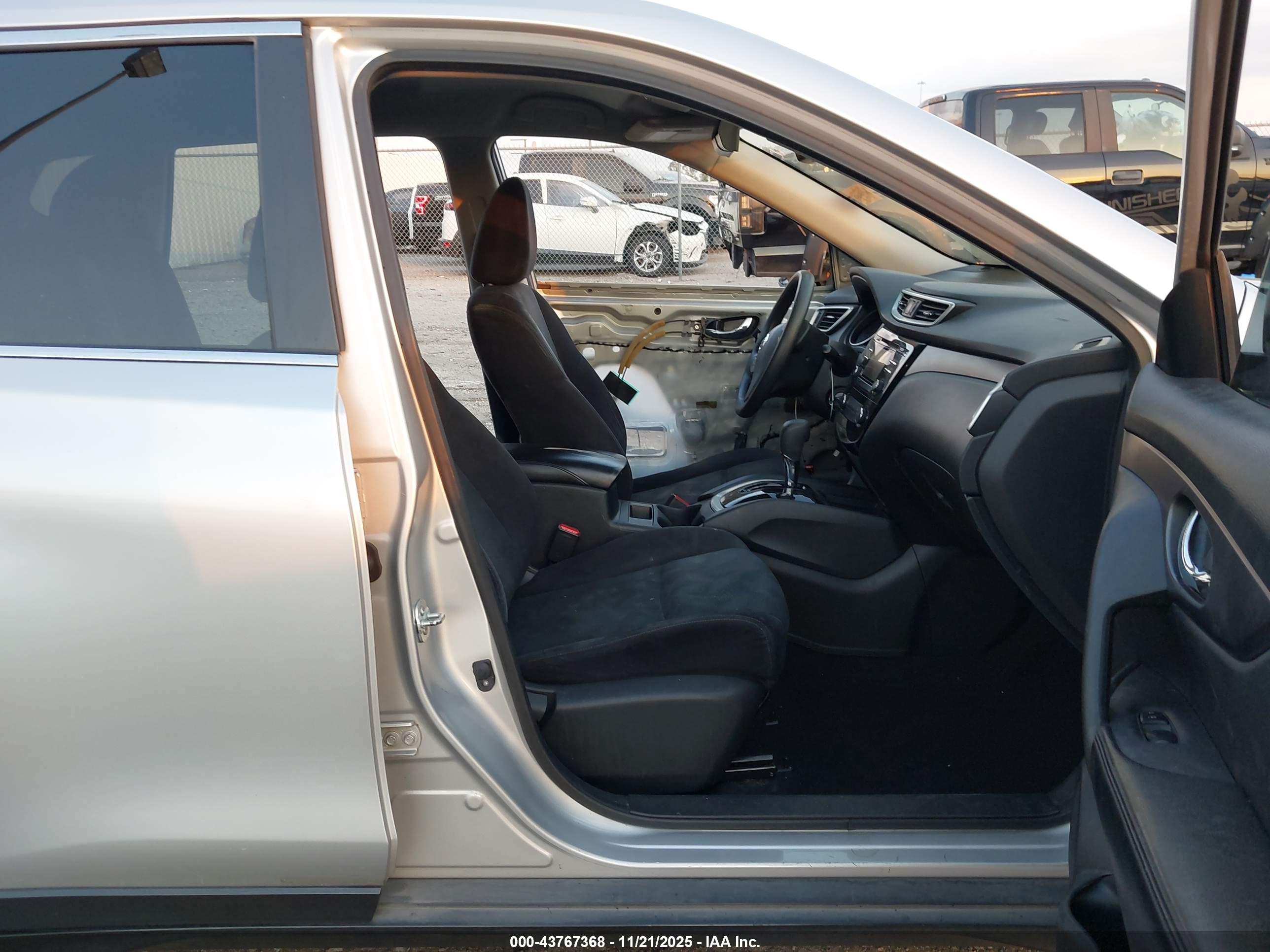 NISSAN ROGUE image 5