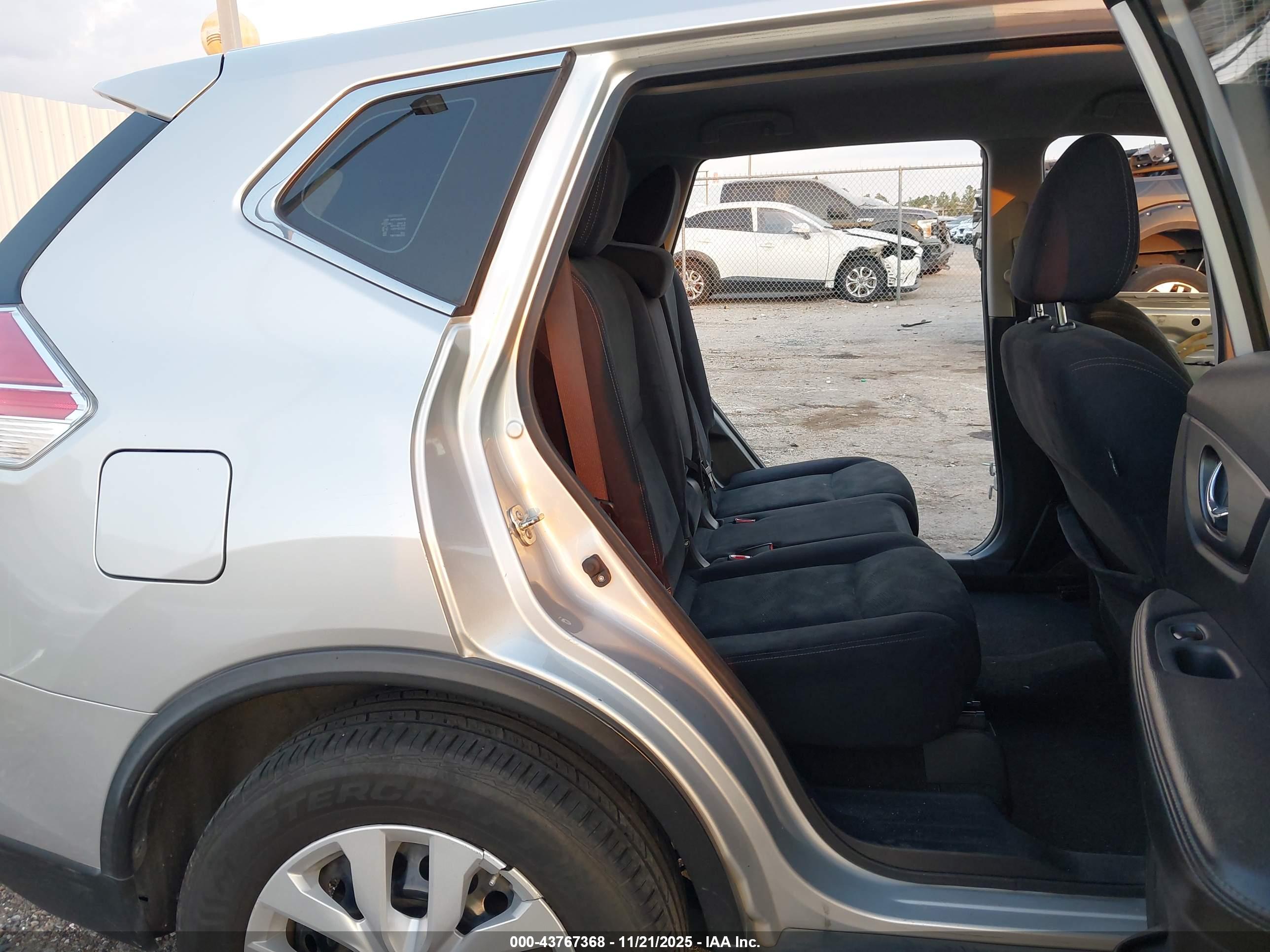 NISSAN ROGUE image 8