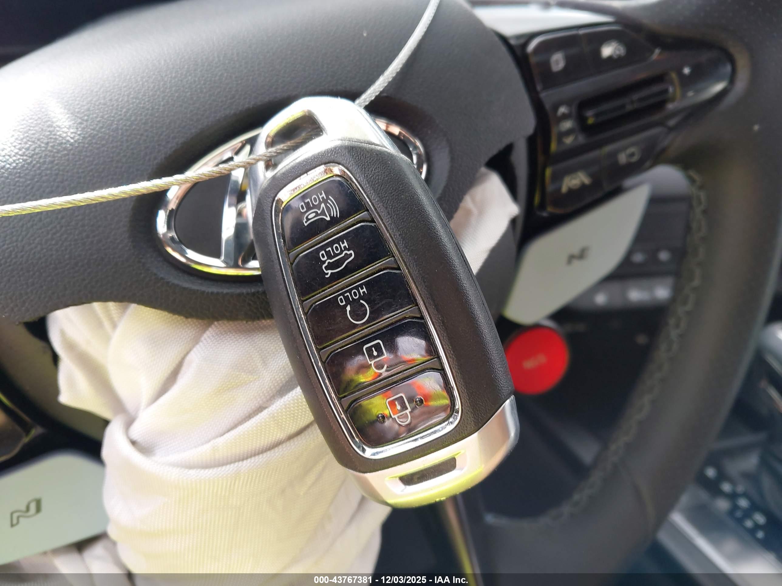 HYUNDAI ELANTRA image 11