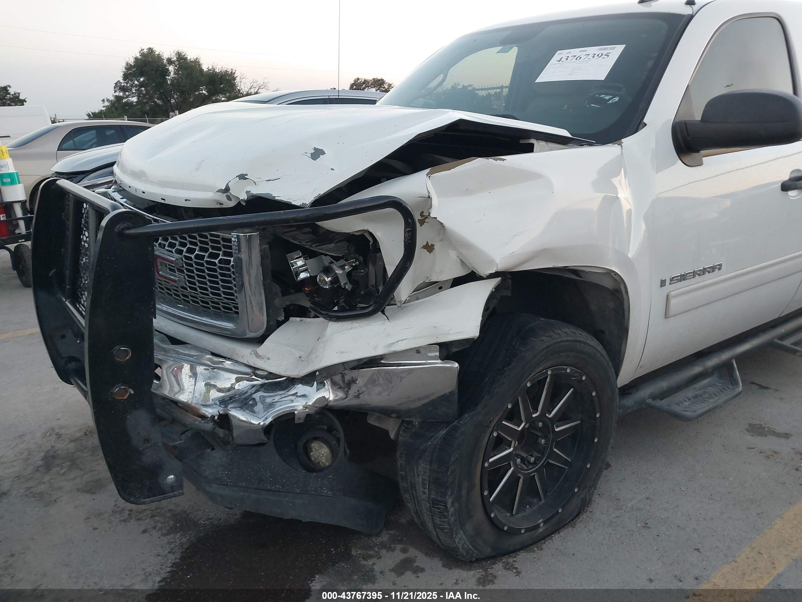 GMC SIERRA image 6