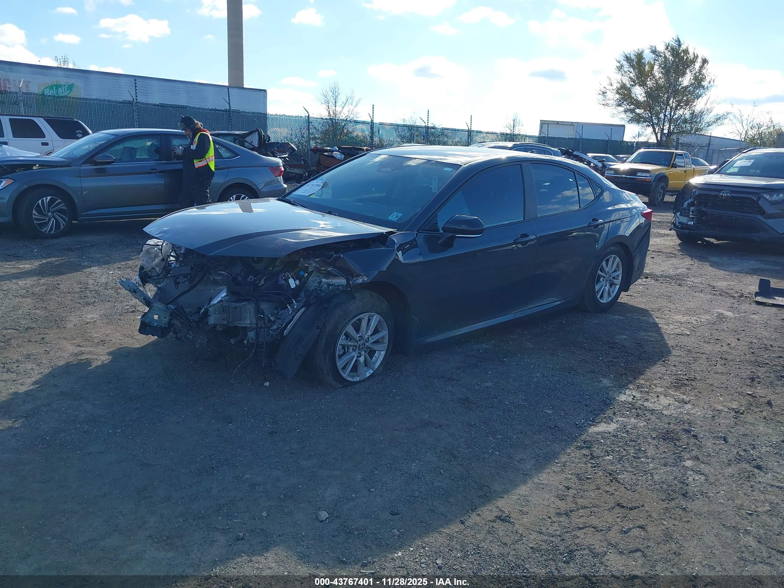 TOYOTA CAMRY image 2