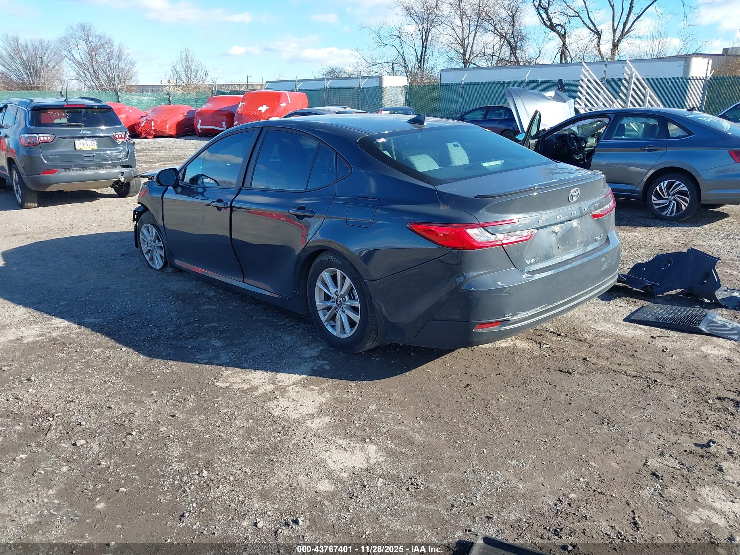 TOYOTA CAMRY image 3