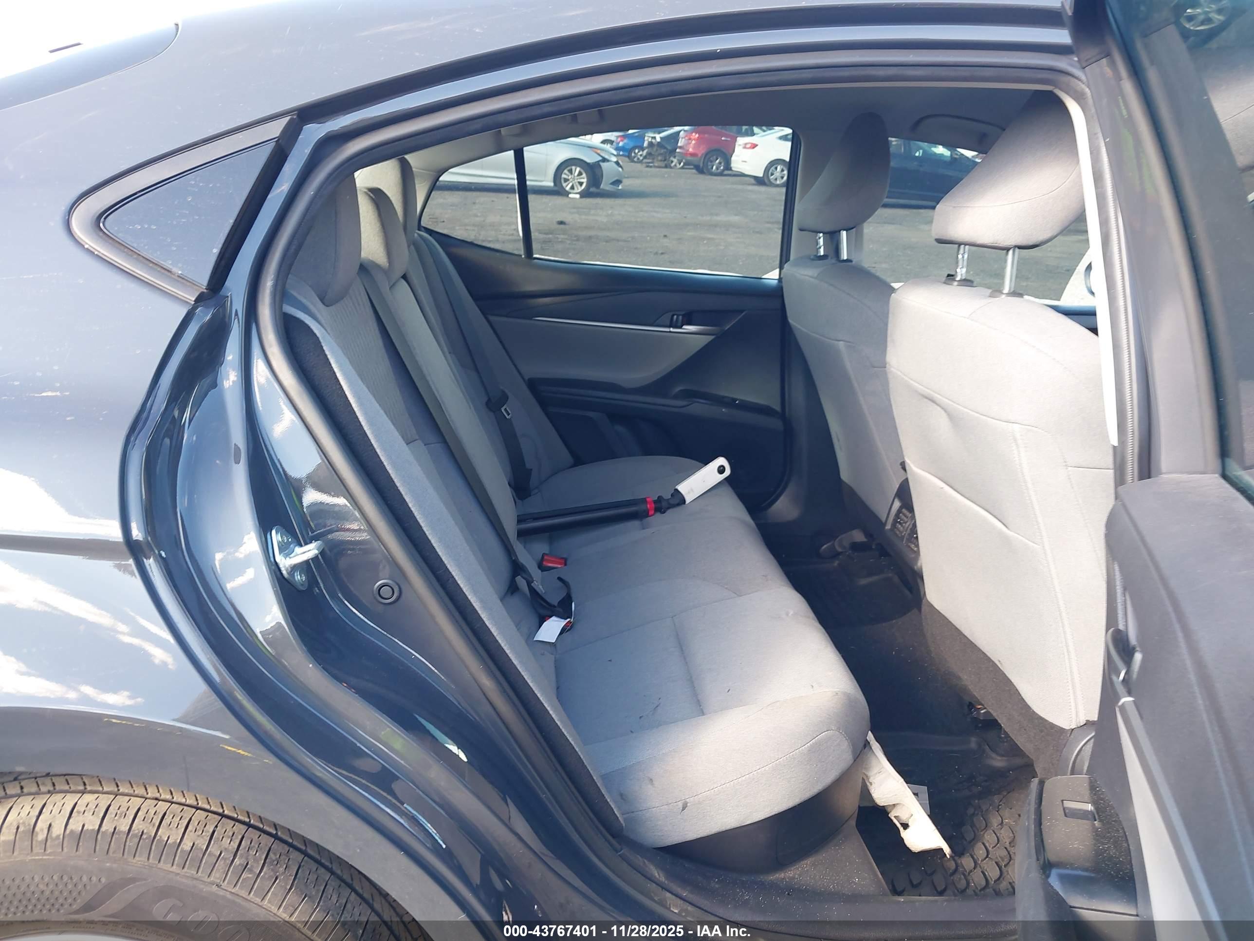 TOYOTA CAMRY image 8