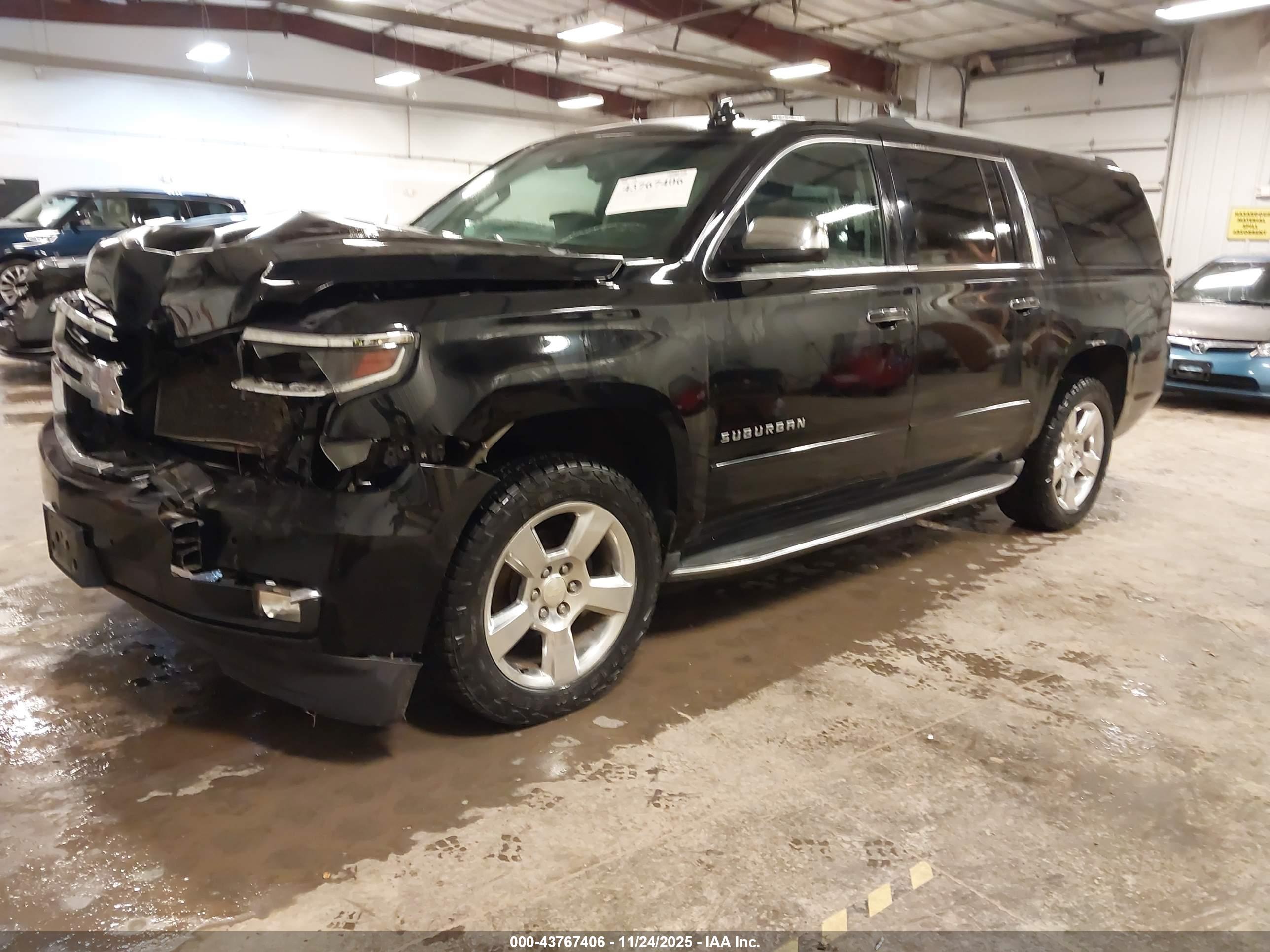 CHEVROLET SUBURBAN image 2