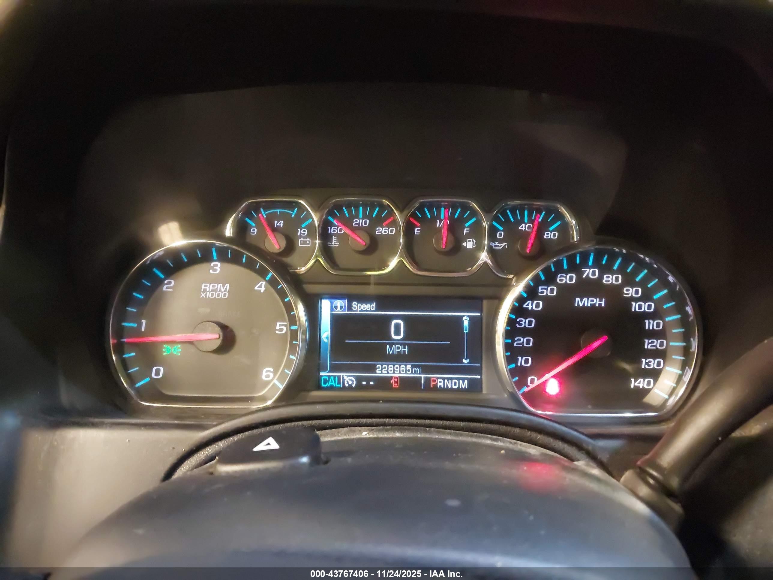 CHEVROLET SUBURBAN image 7