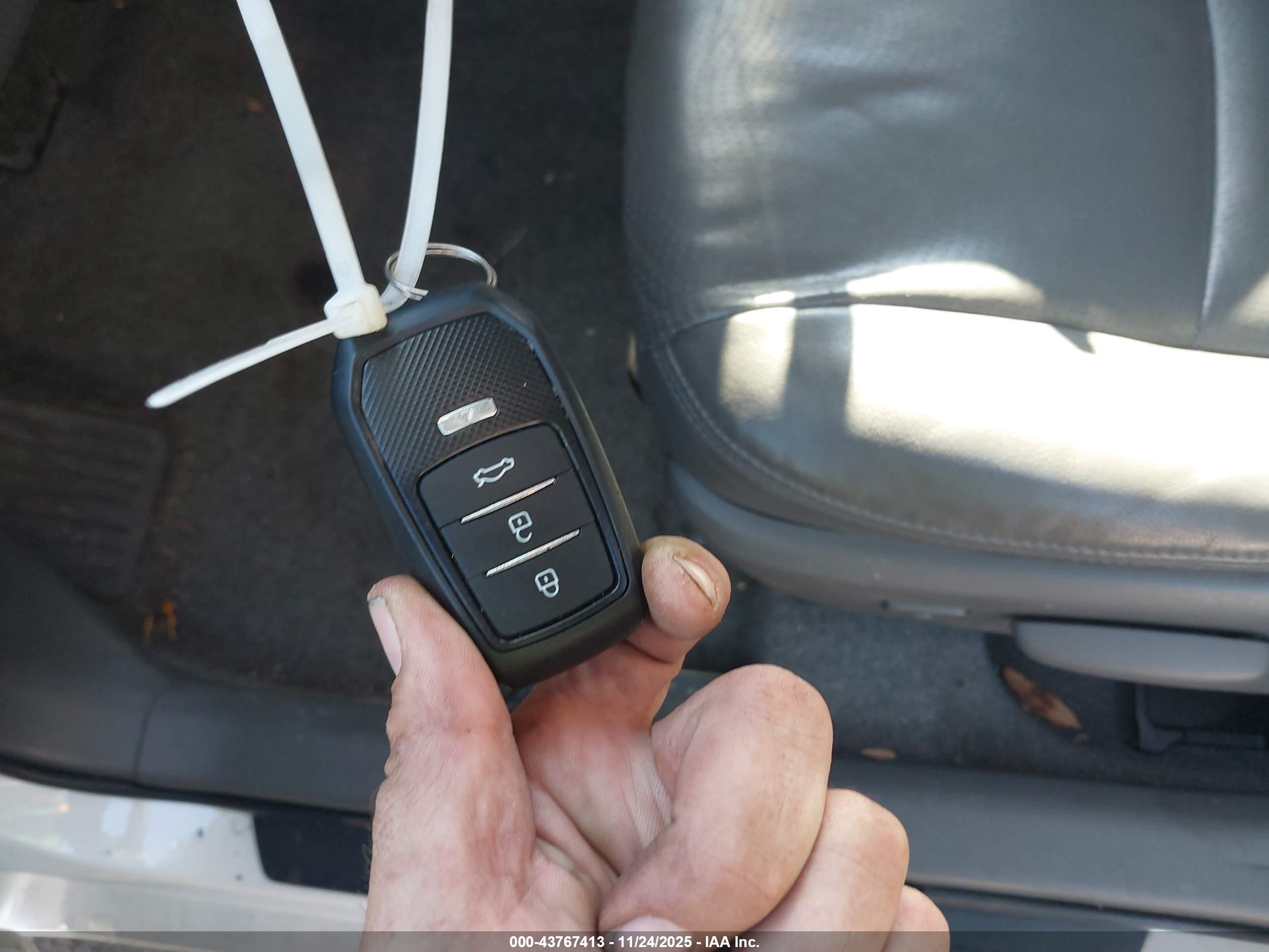 TOYOTA PRIUS image 11