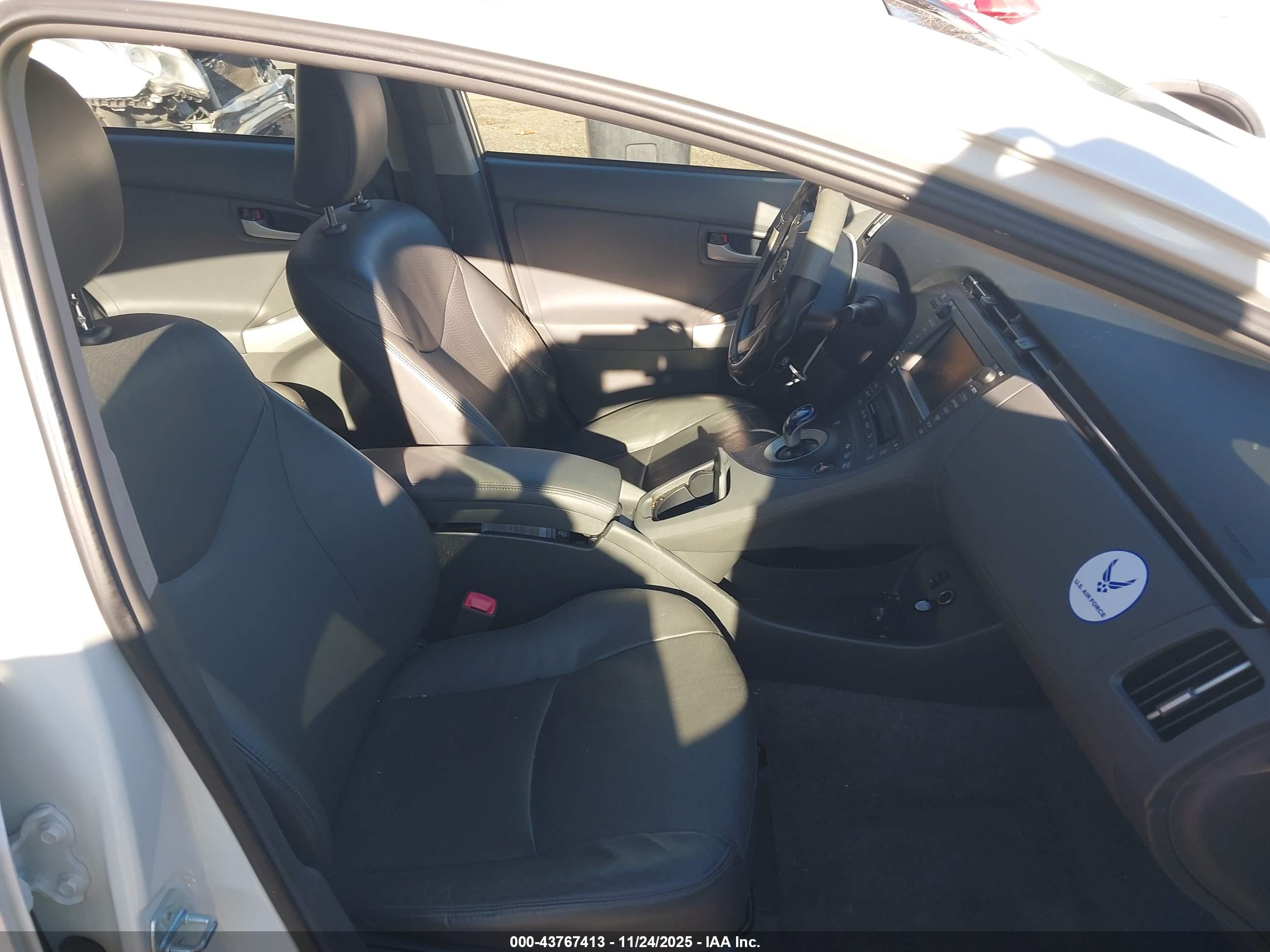 TOYOTA PRIUS image 5