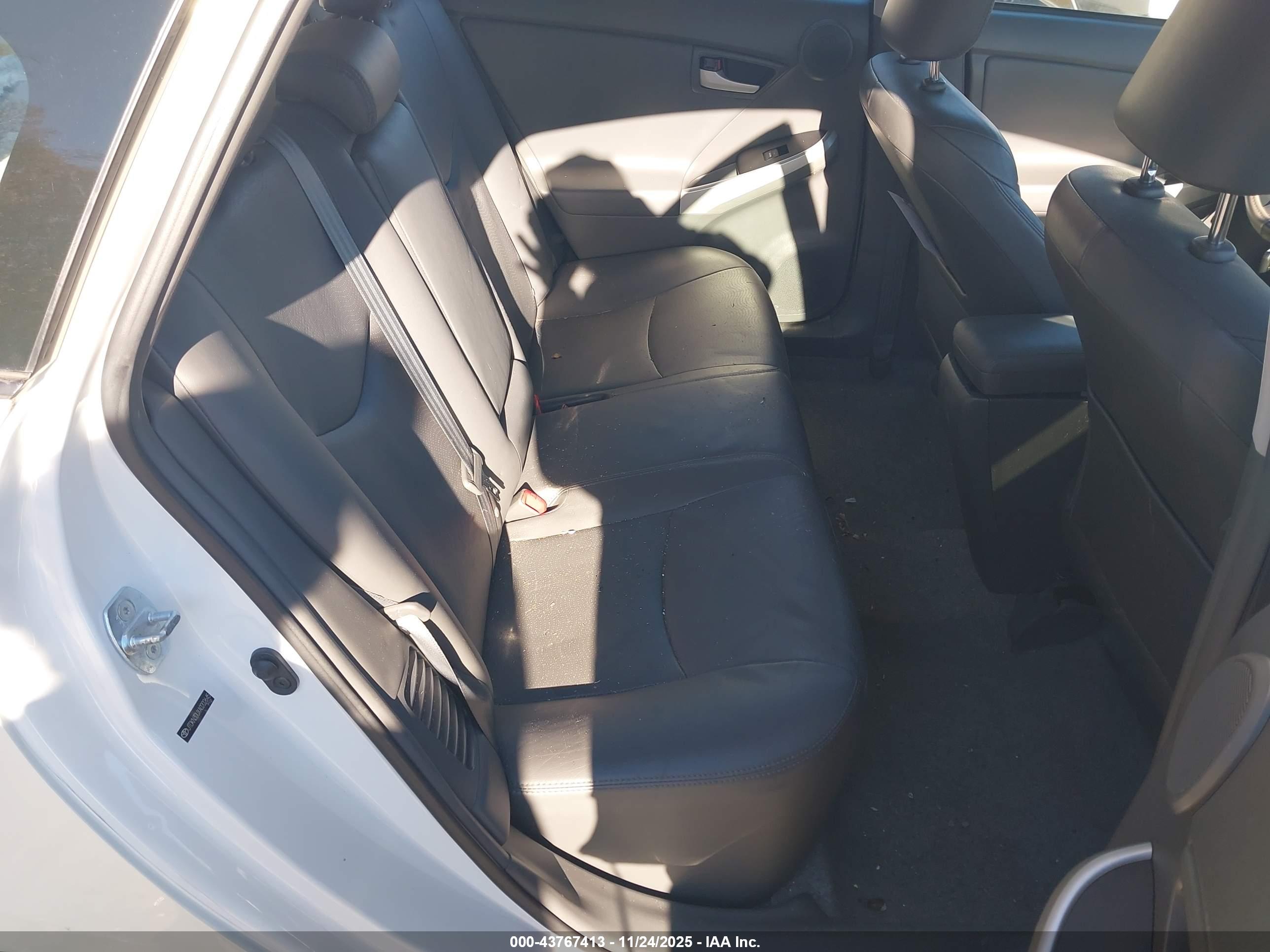 TOYOTA PRIUS image 8