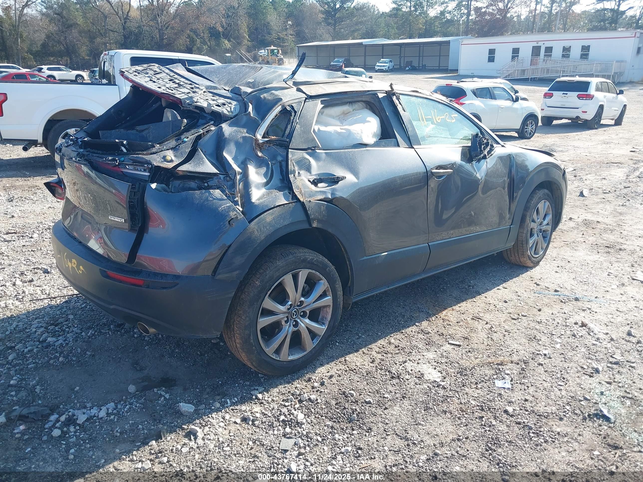 MAZDA CX-30 image 4