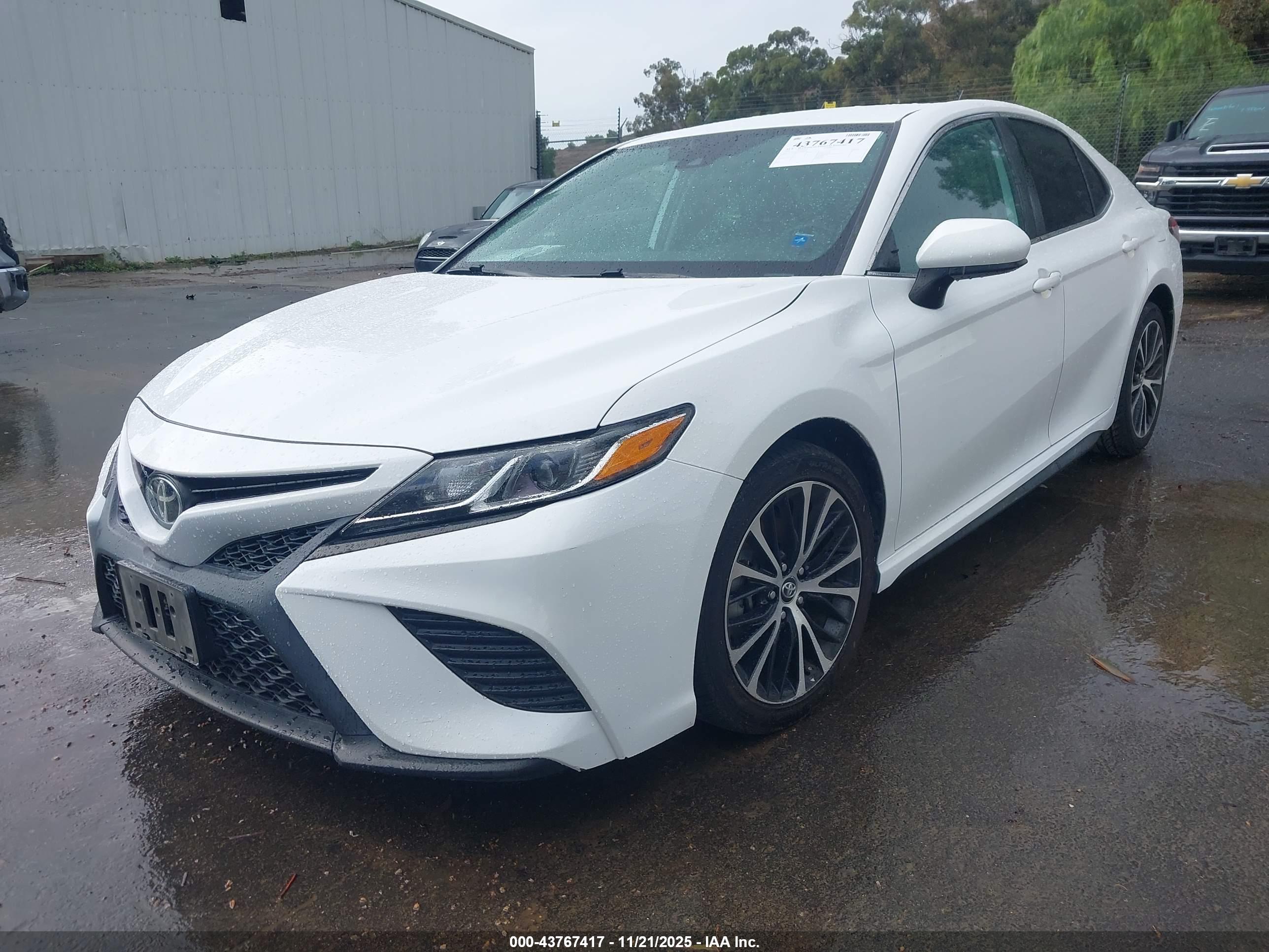 TOYOTA CAMRY image 2