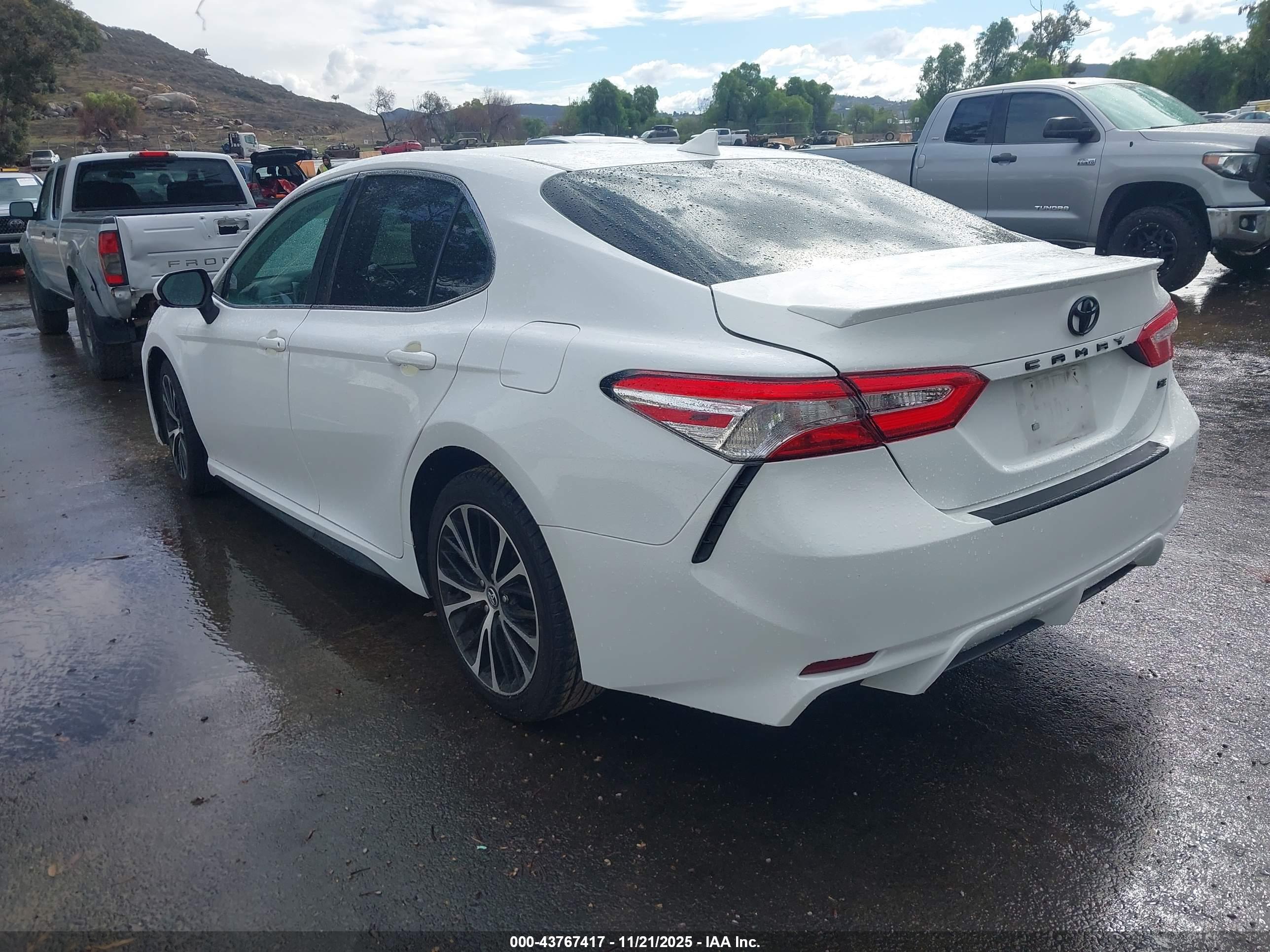 TOYOTA CAMRY image 3