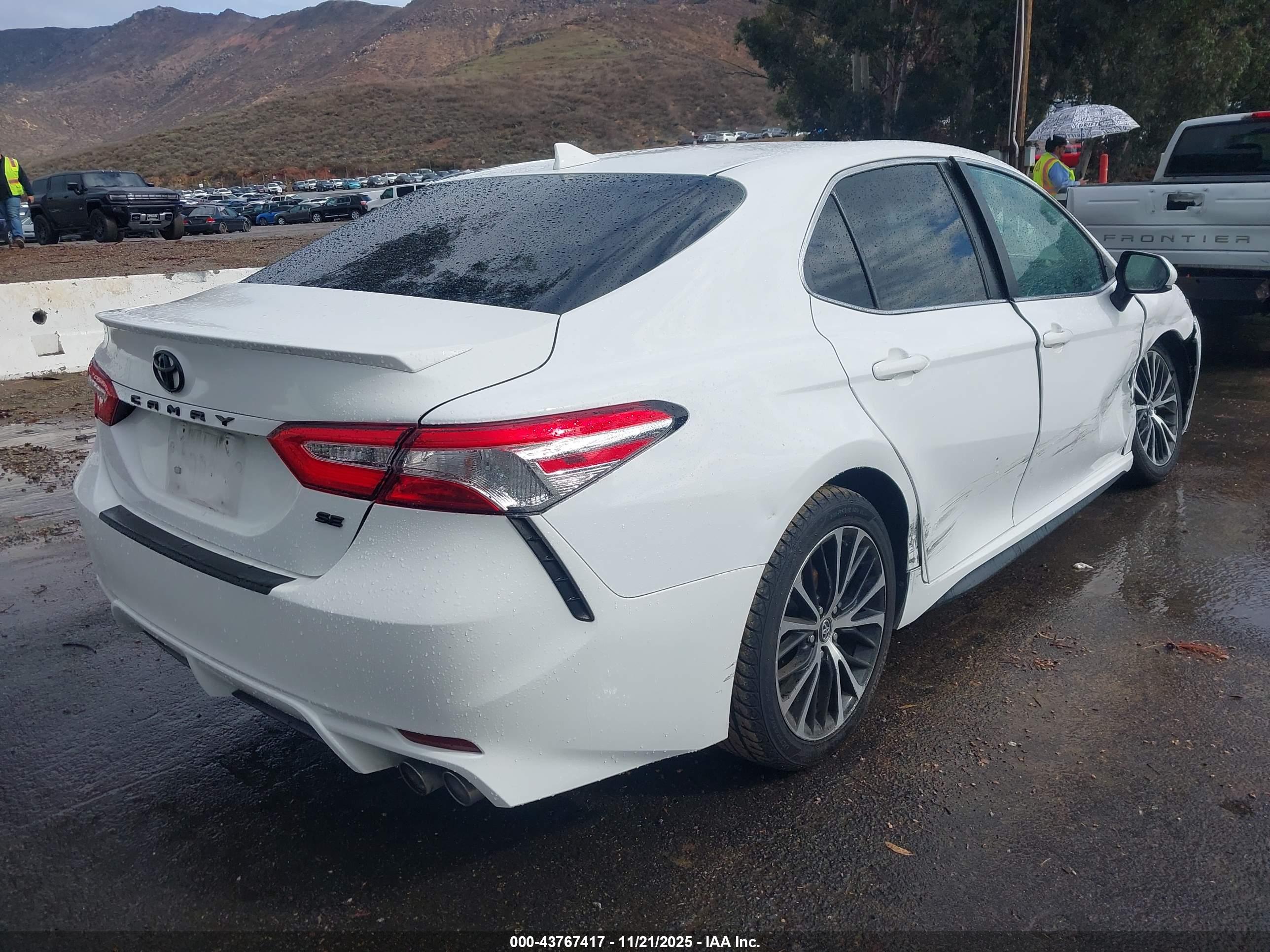 TOYOTA CAMRY image 4