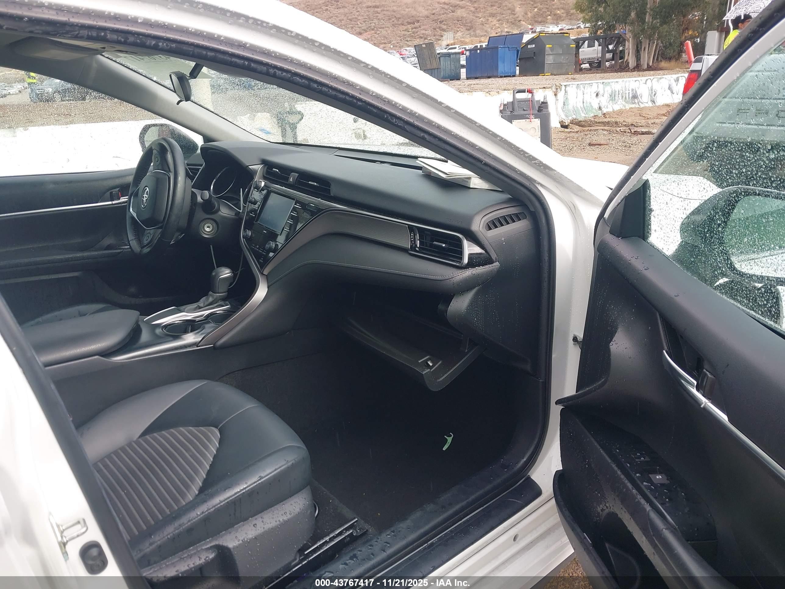 TOYOTA CAMRY image 5