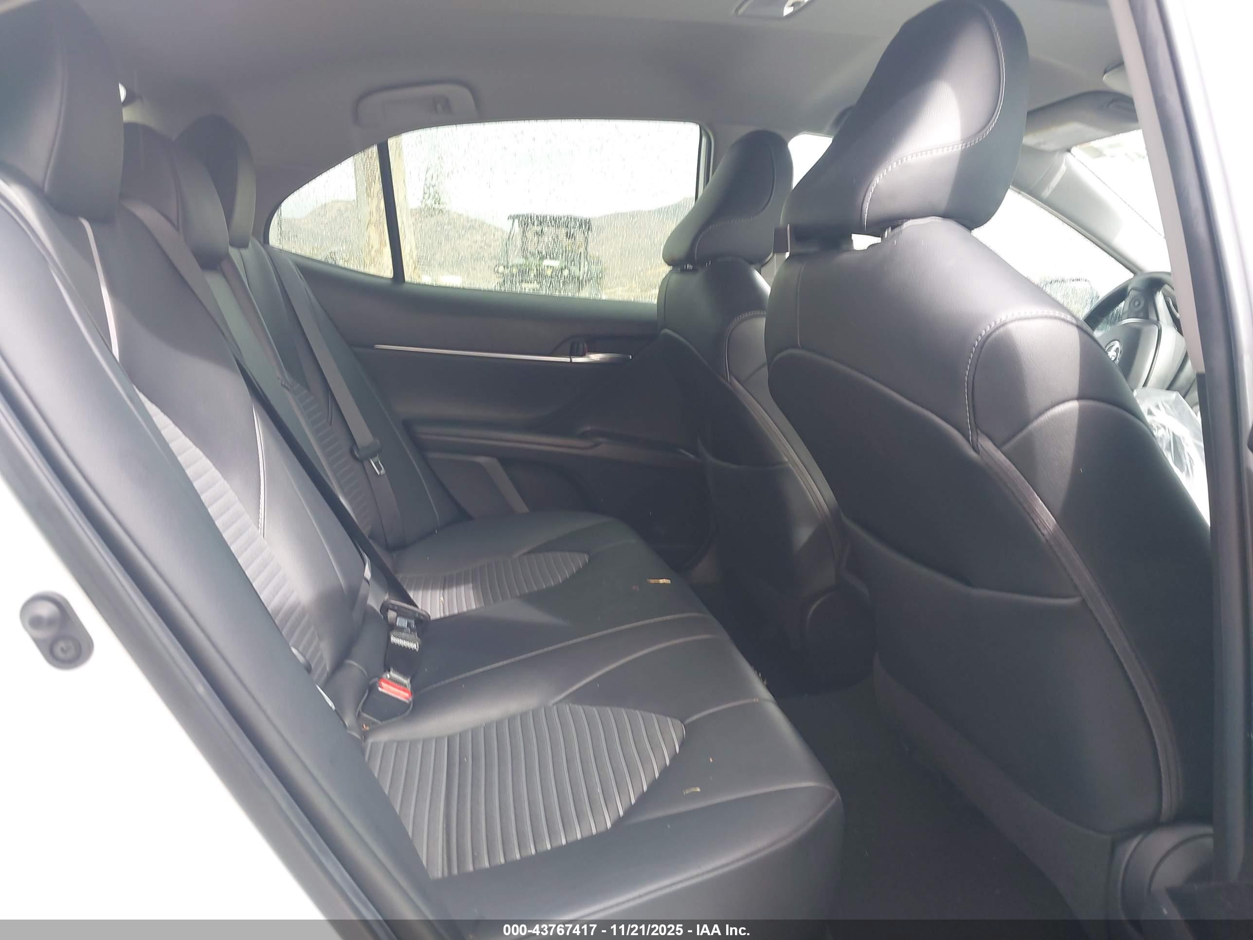 TOYOTA CAMRY image 8