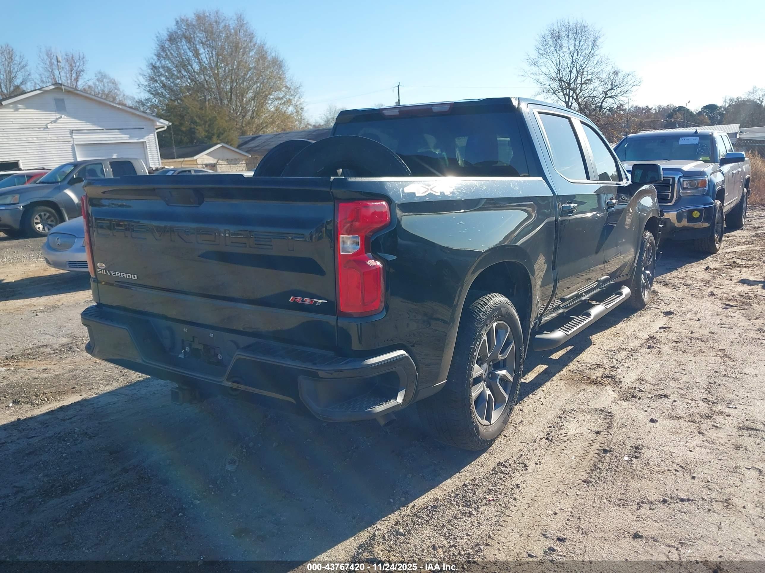 CHEVROLET SILVERADO image 4