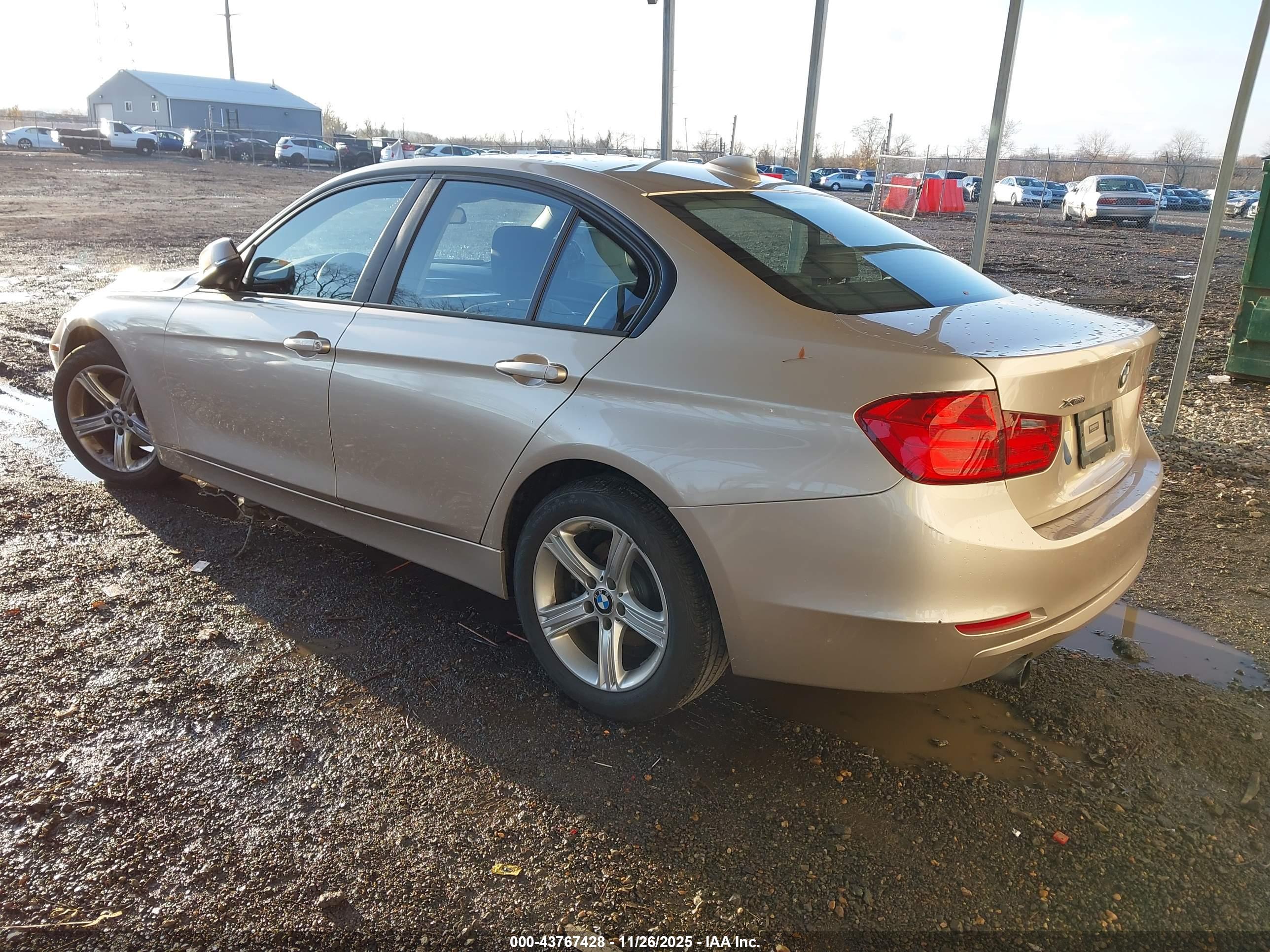 BMW 320I image 3