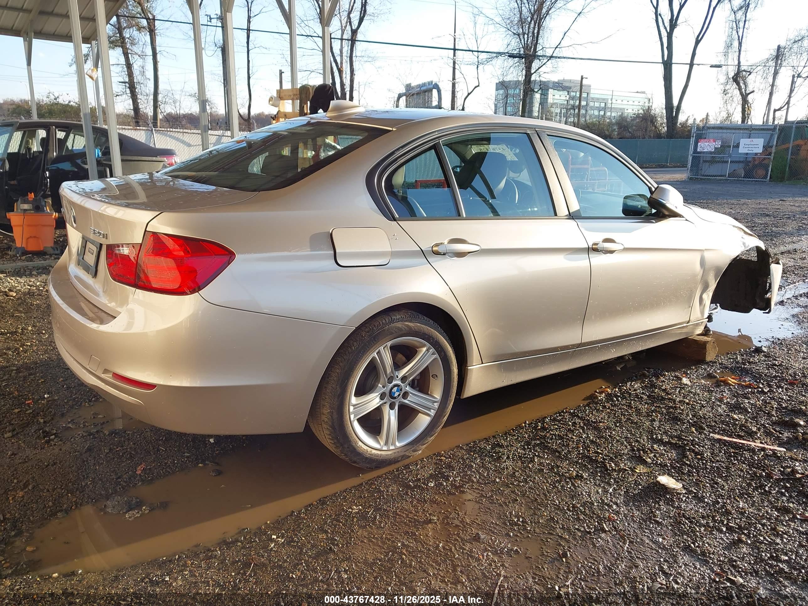 BMW 320I image 4