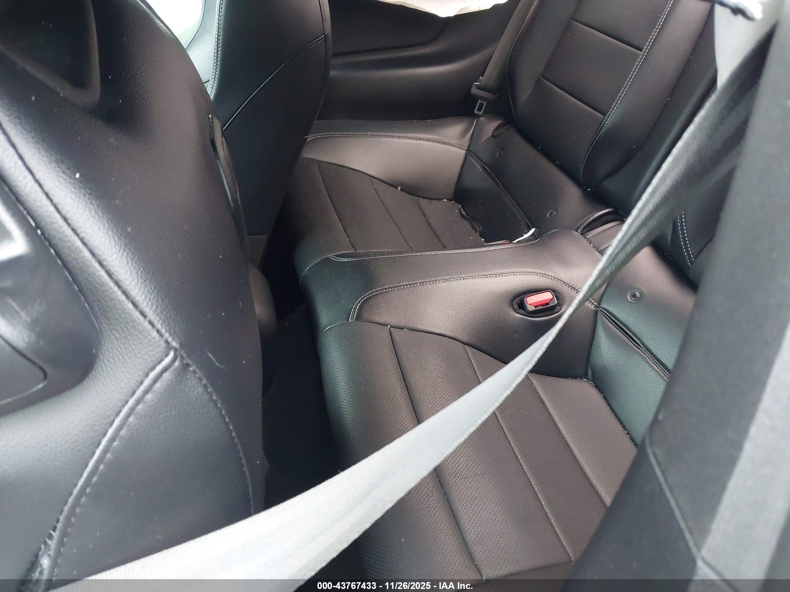 FORD MUSTANG image 8