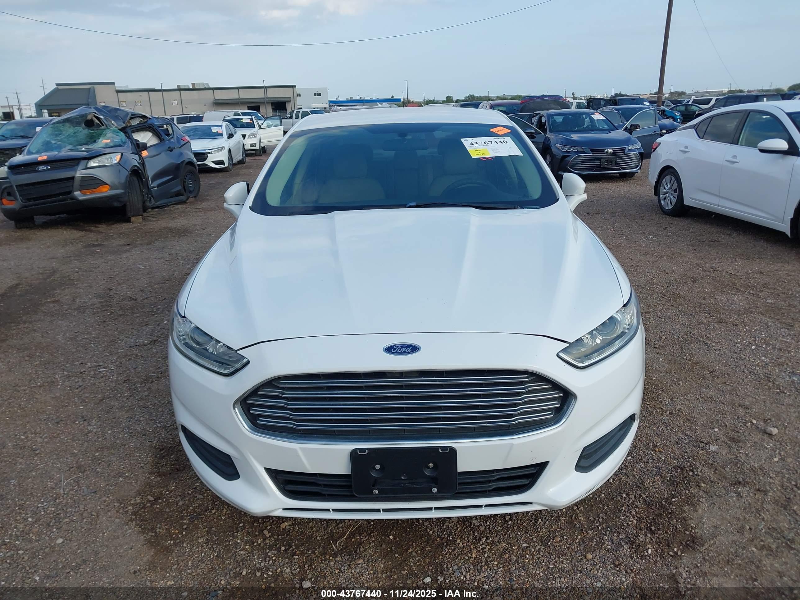FORD FUSION image 6