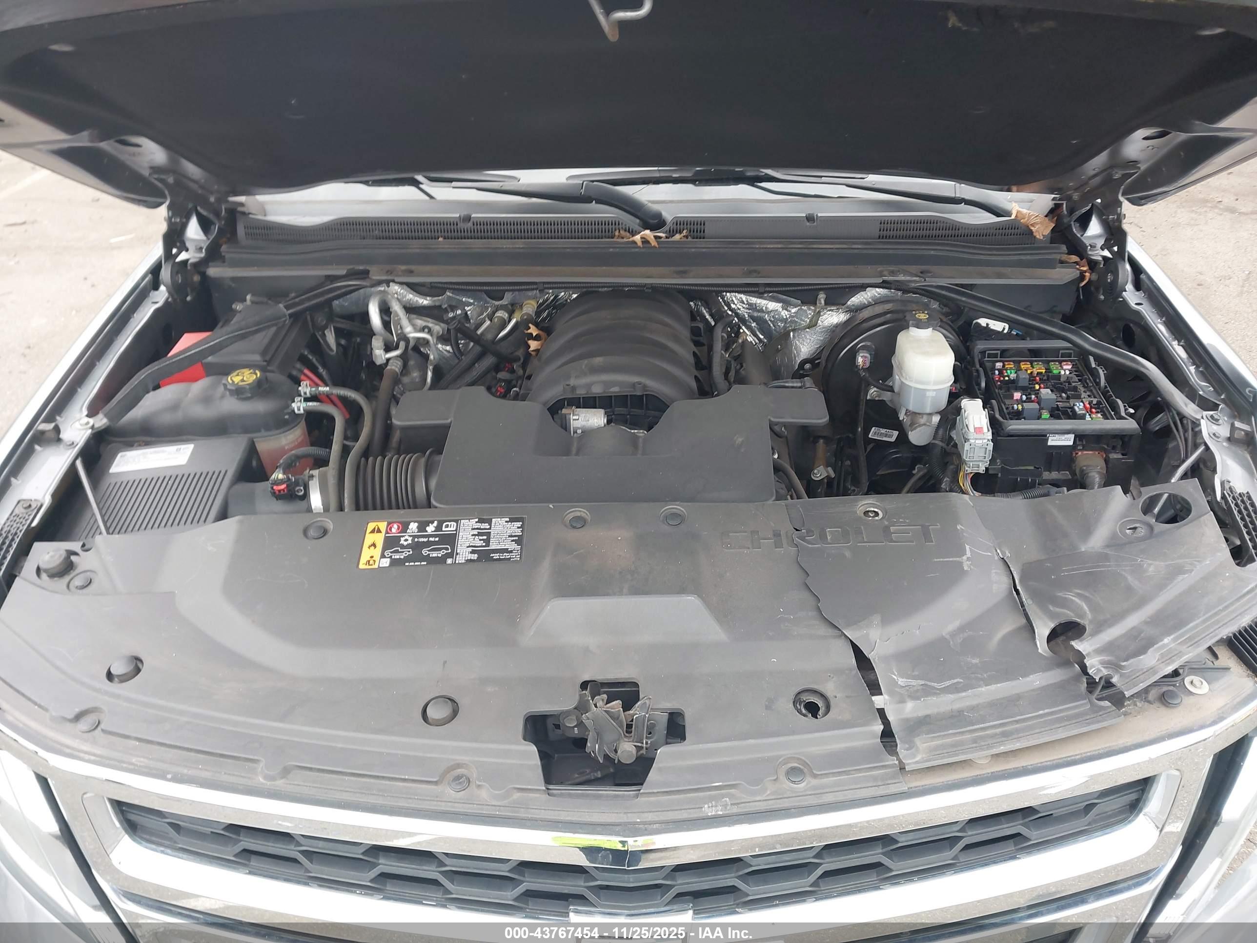 CHEVROLET SUBURBAN image 10
