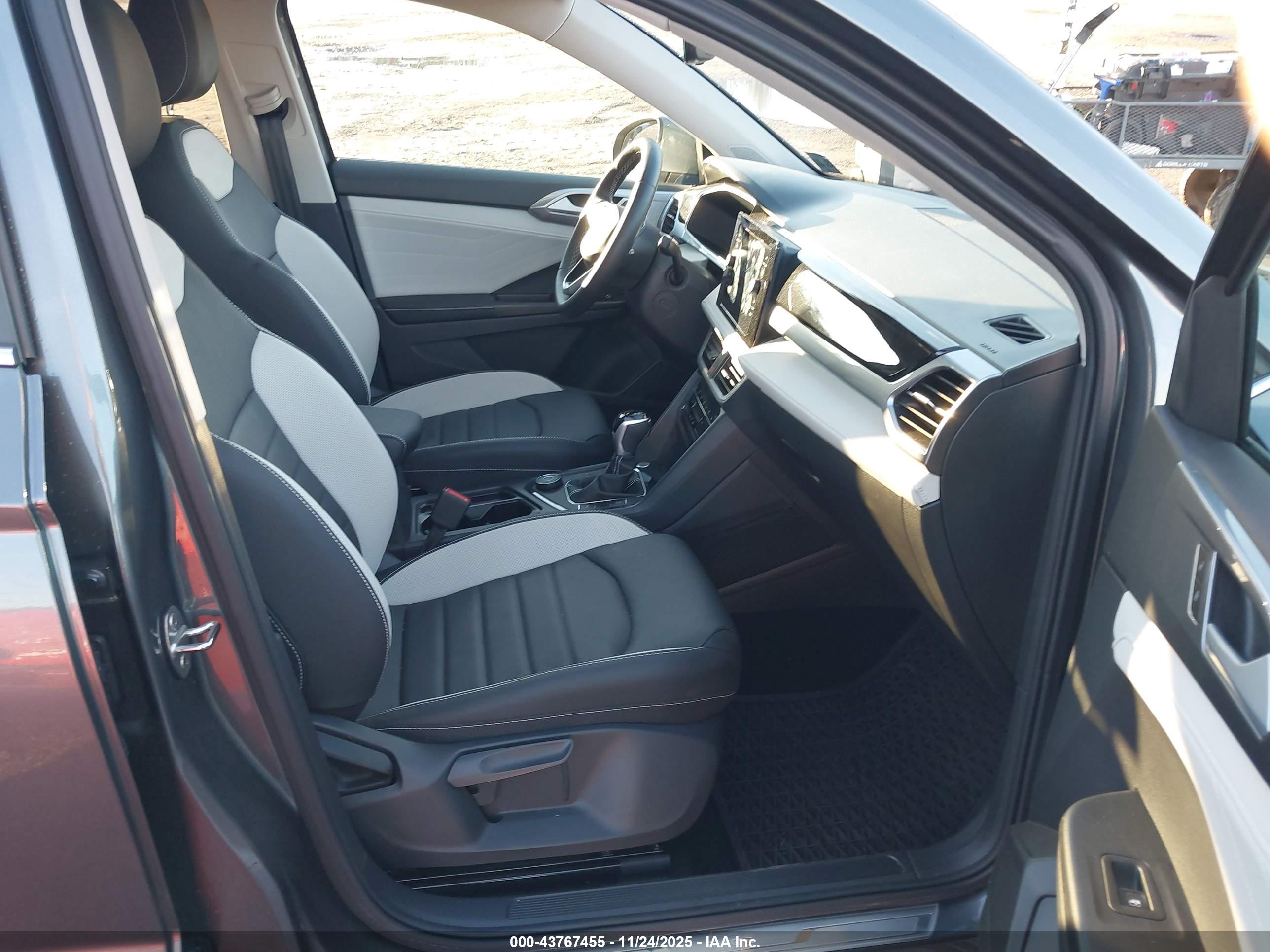 VOLKSWAGEN TAOS image 5
