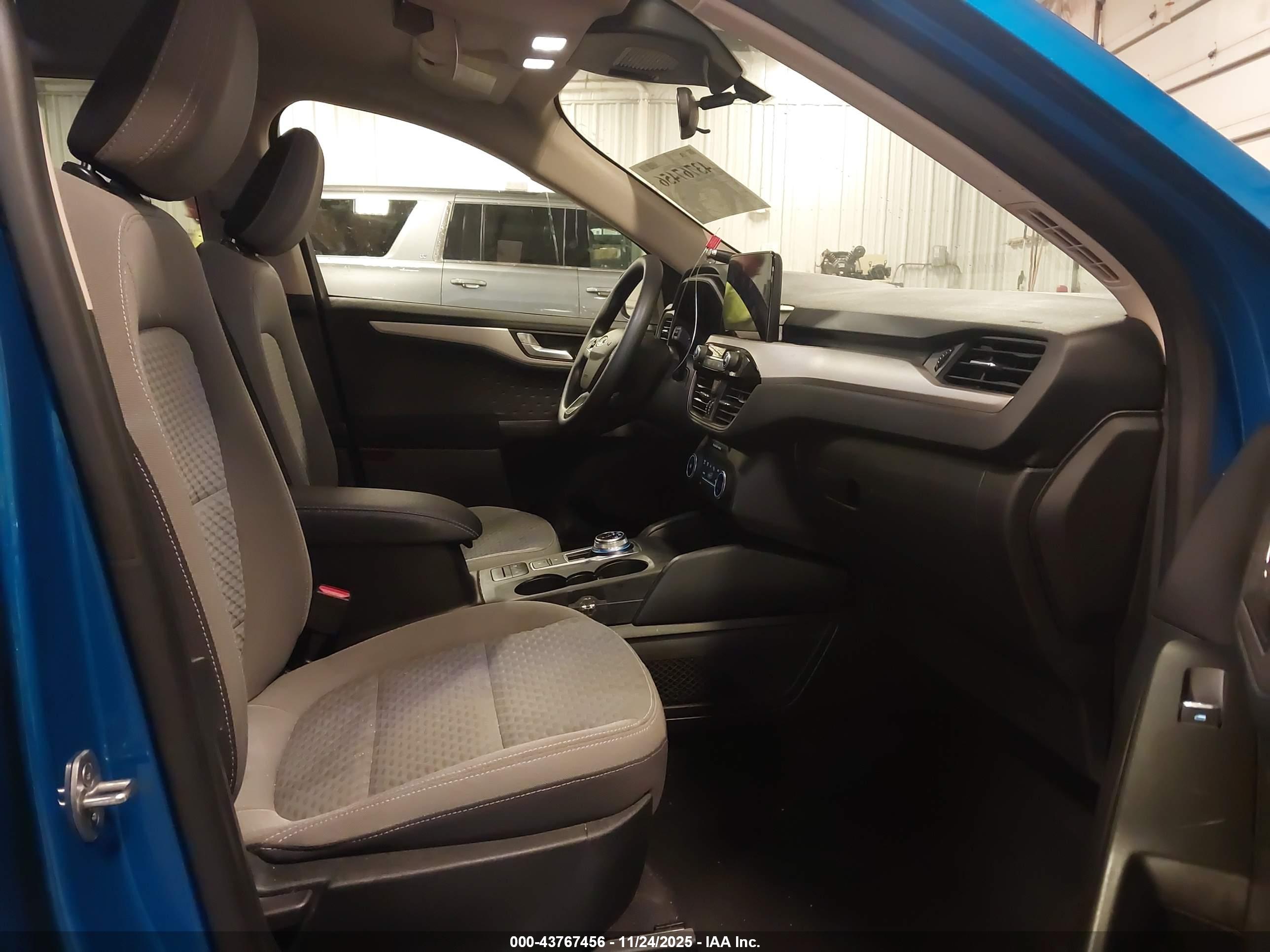 FORD ESCAPE image 5