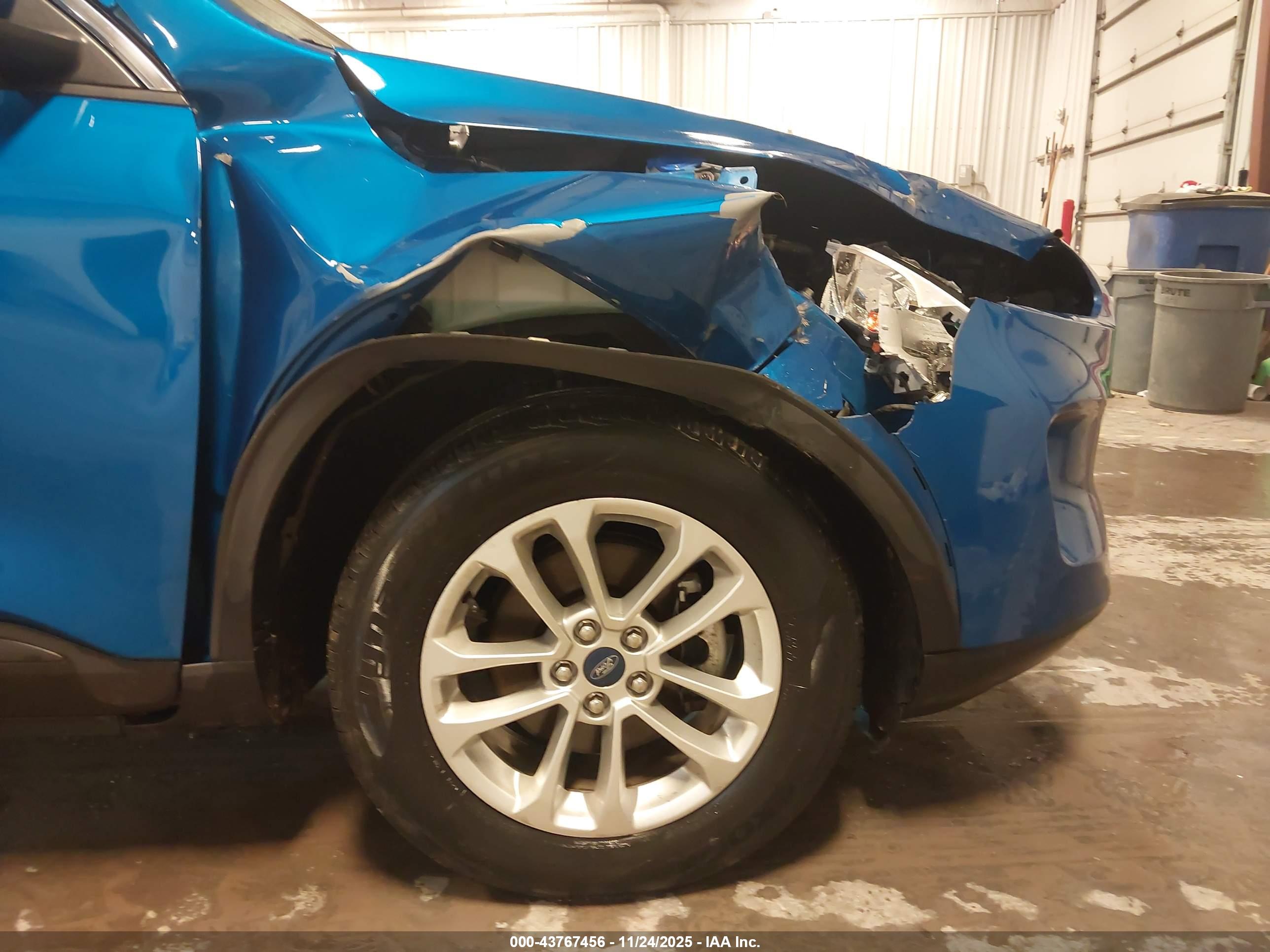 FORD ESCAPE image 6