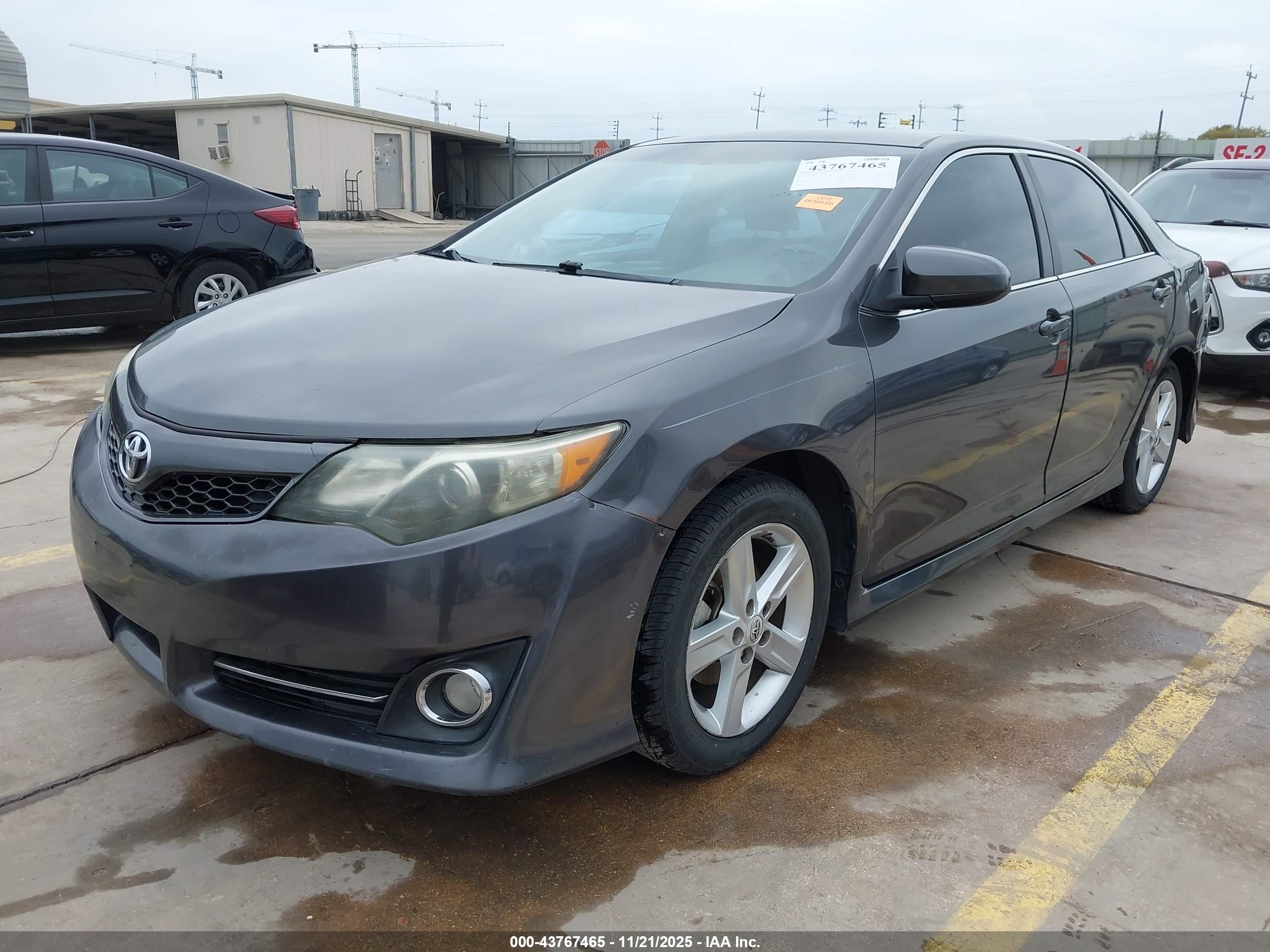 TOYOTA CAMRY image 2