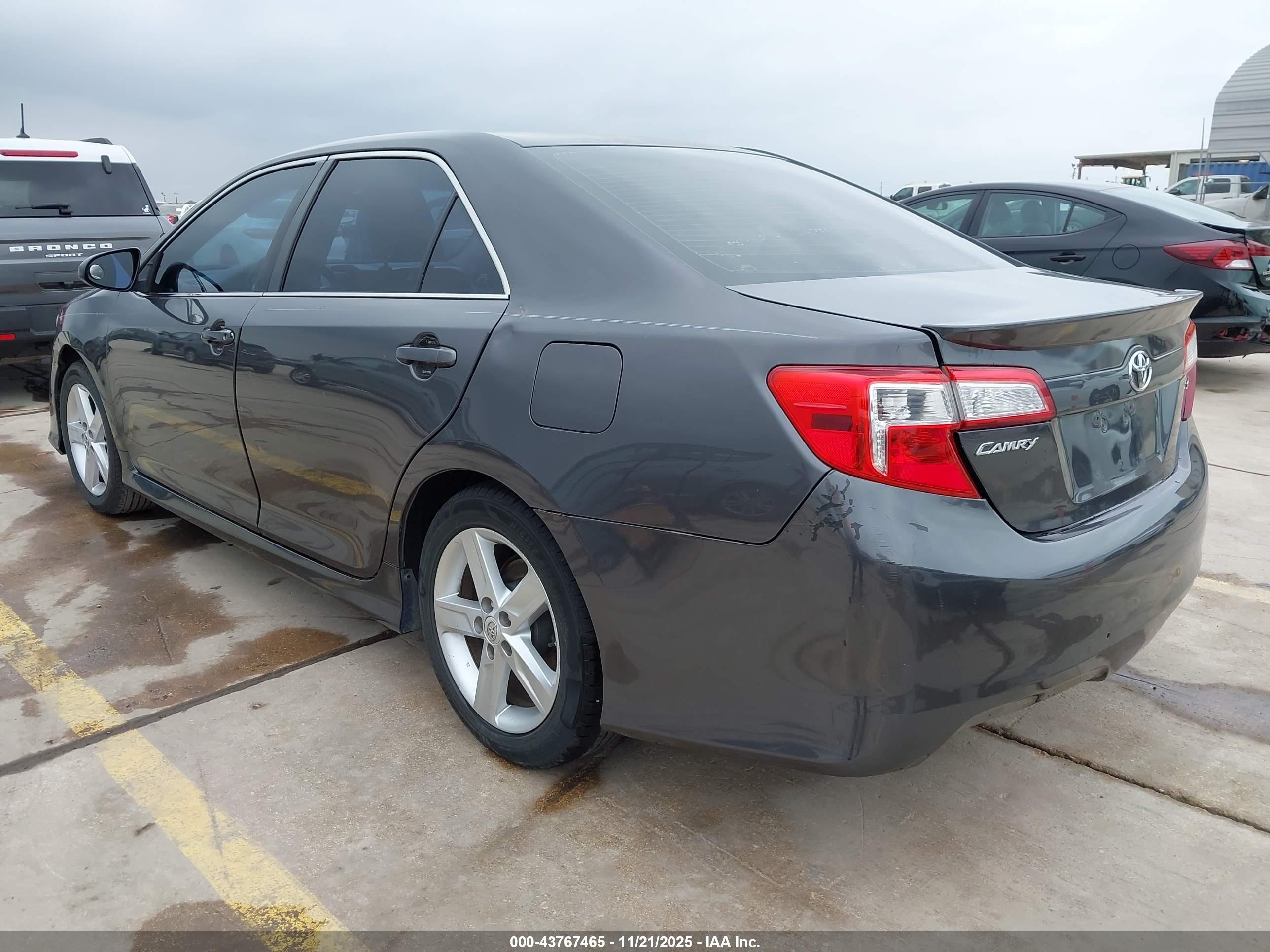 TOYOTA CAMRY image 3