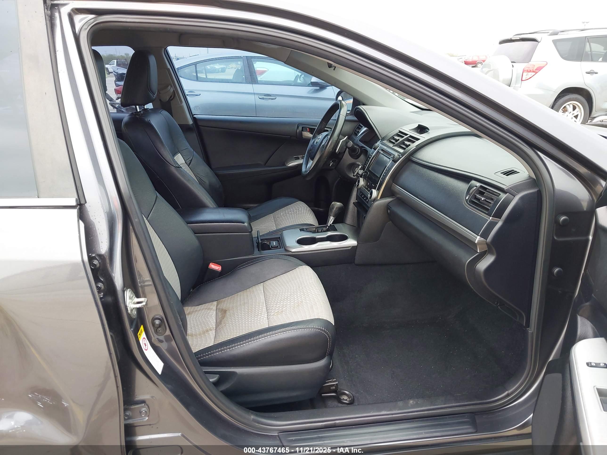 TOYOTA CAMRY image 5