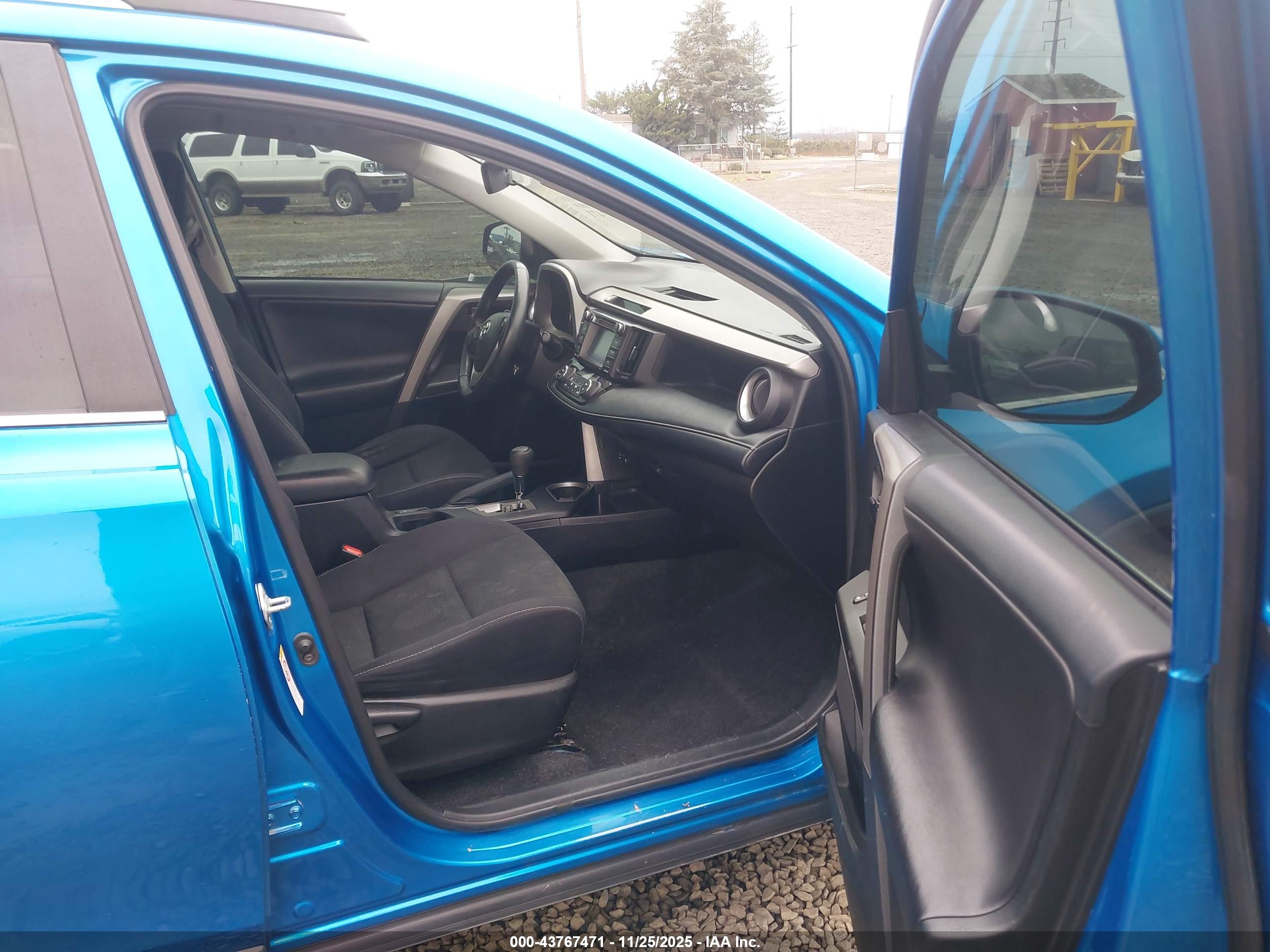 TOYOTA RAV4 image 5