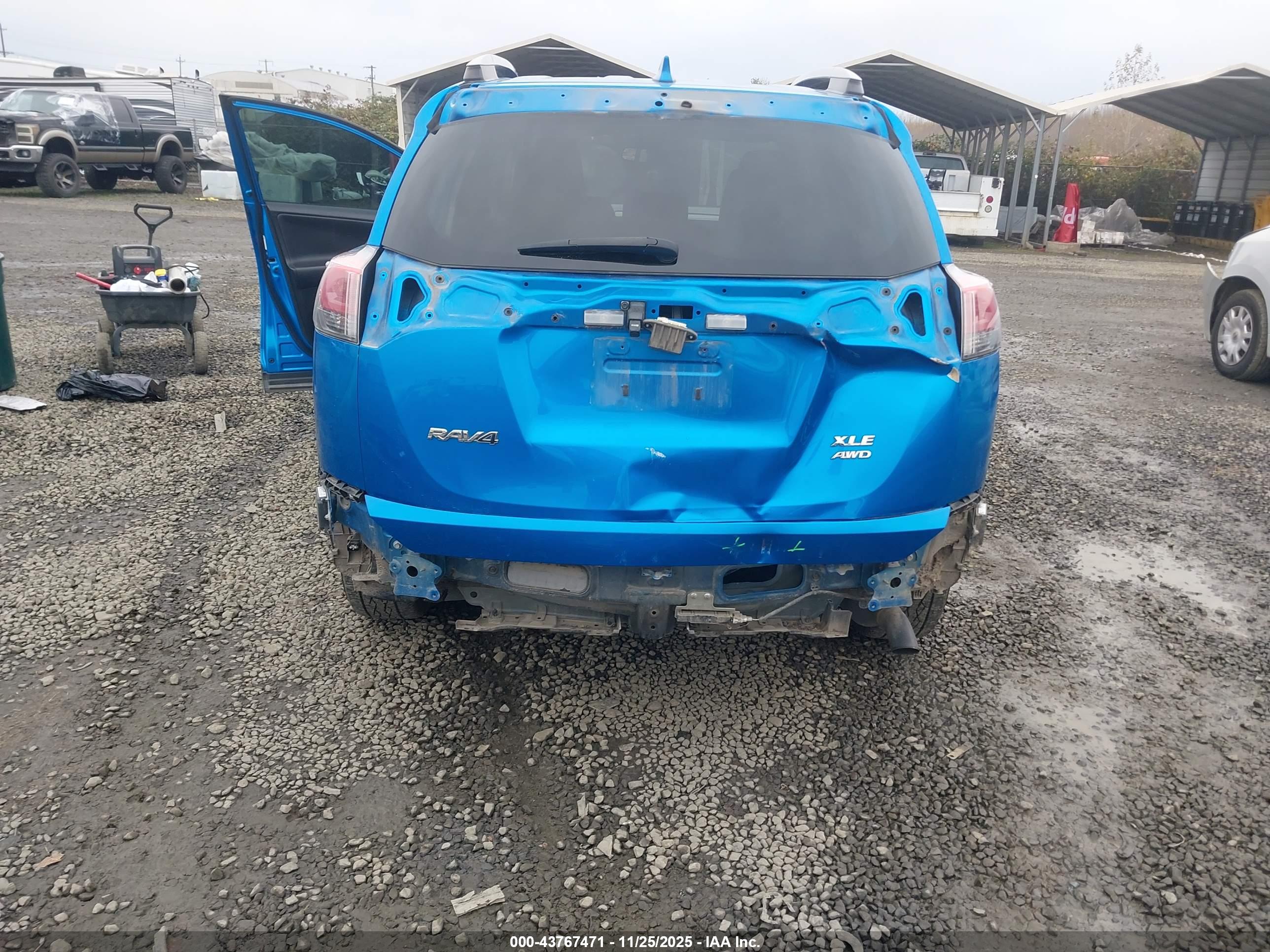 TOYOTA RAV4 image 6
