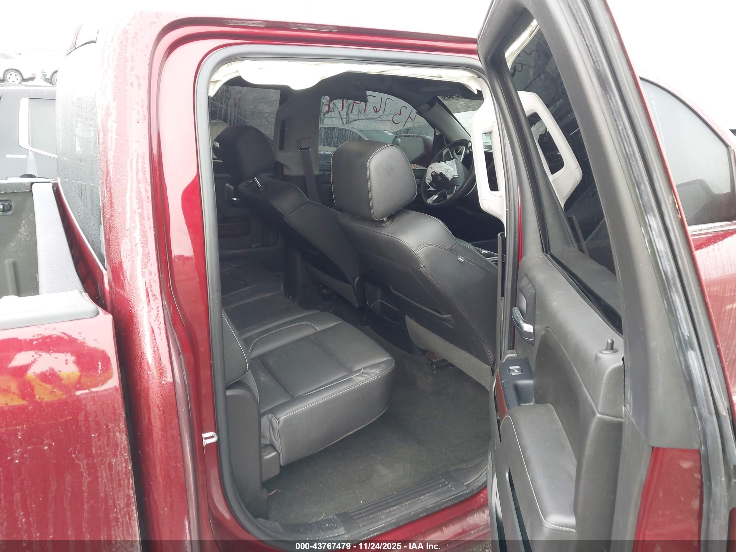 GMC SIERRA image 8