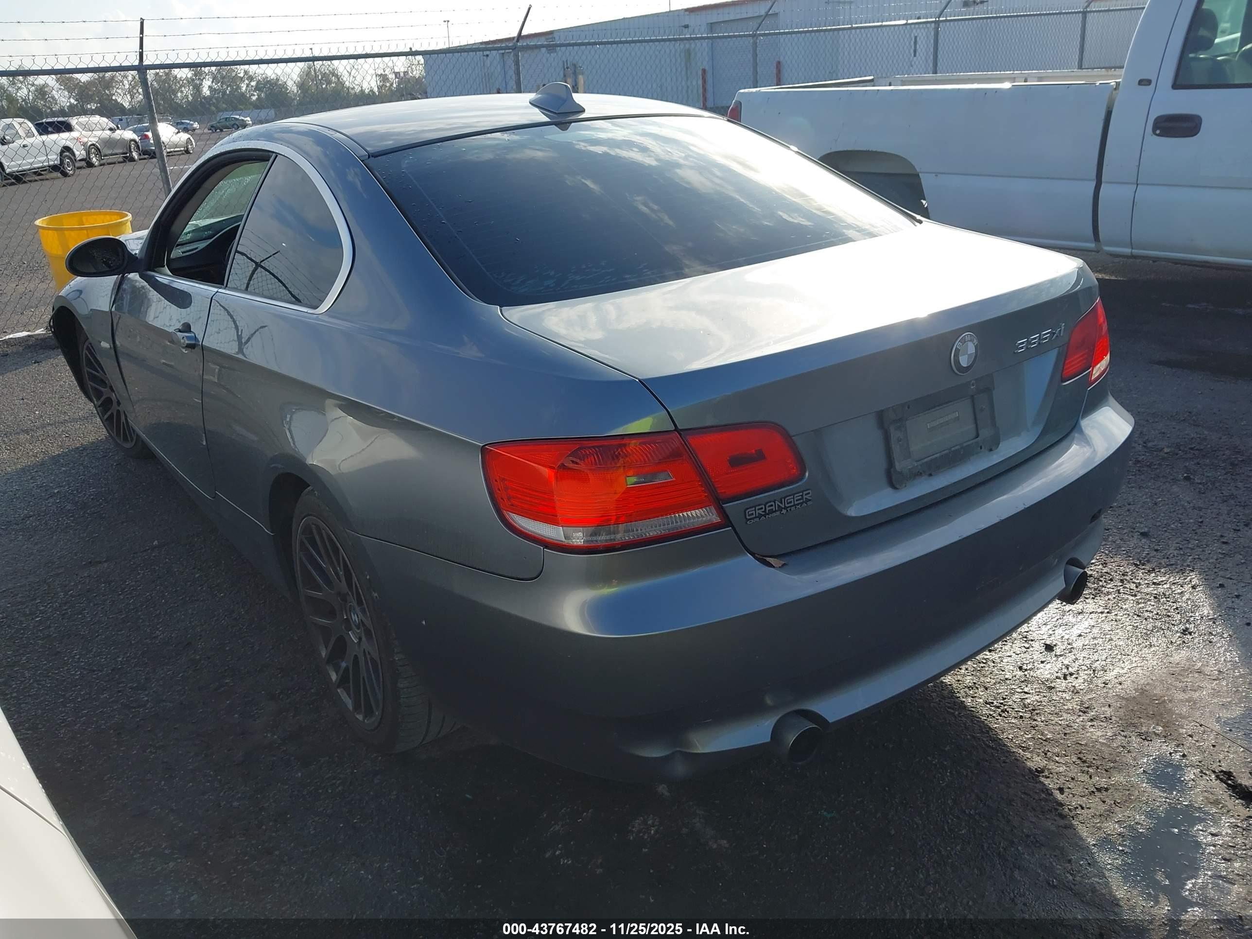 BMW 335XI image 3